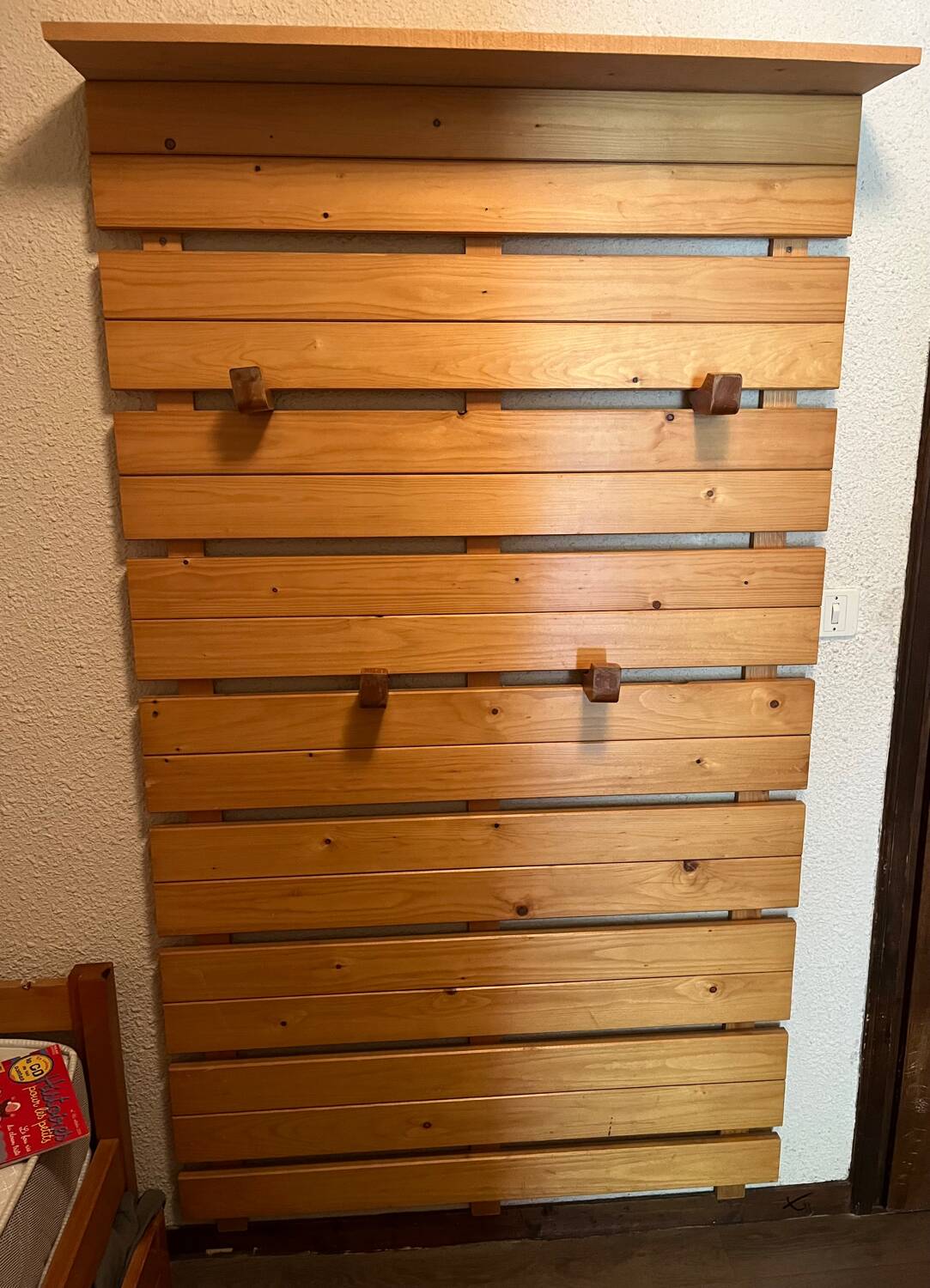 Solid wood wall coat rack