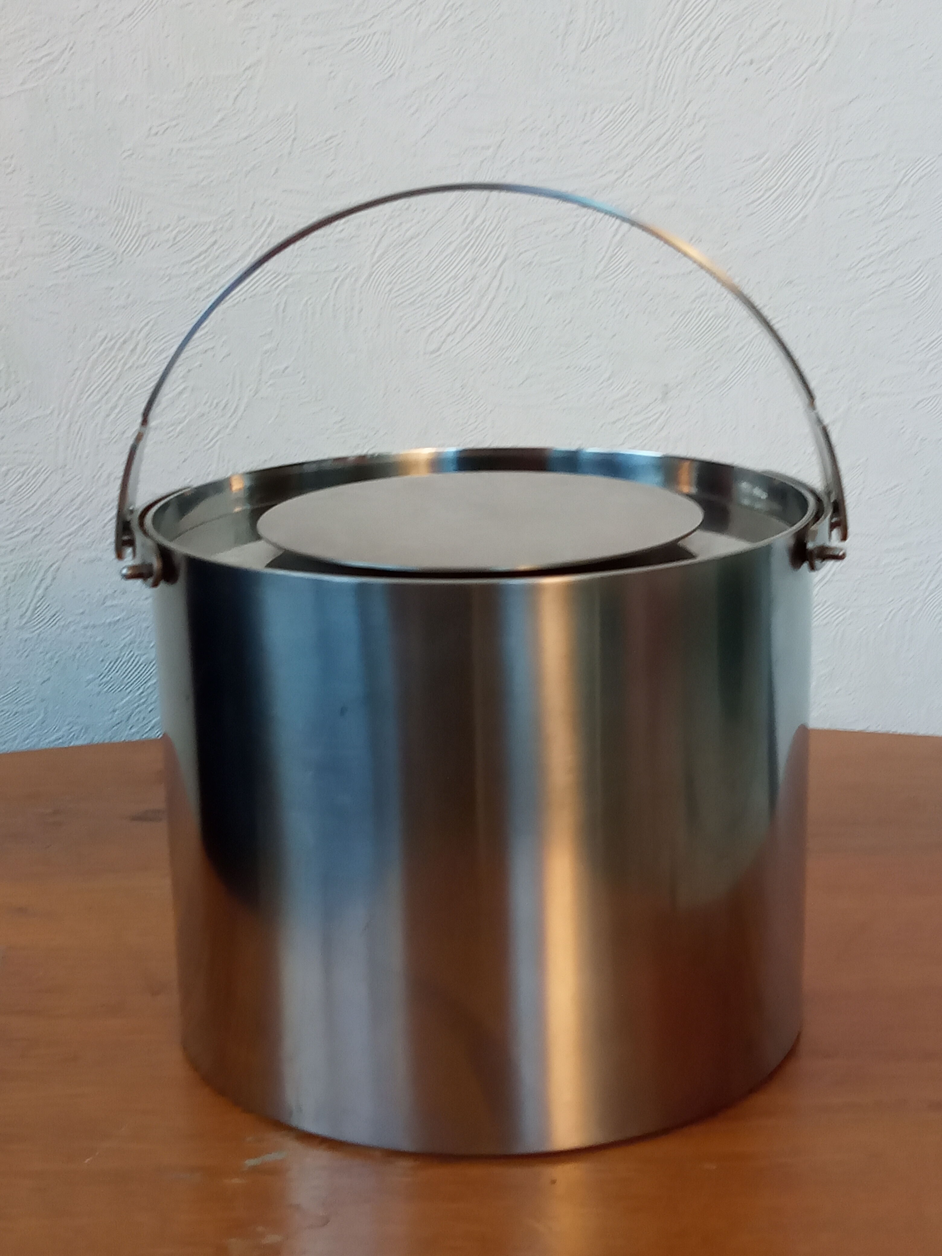 Arne Jacobsen's glacon bucket for stelton