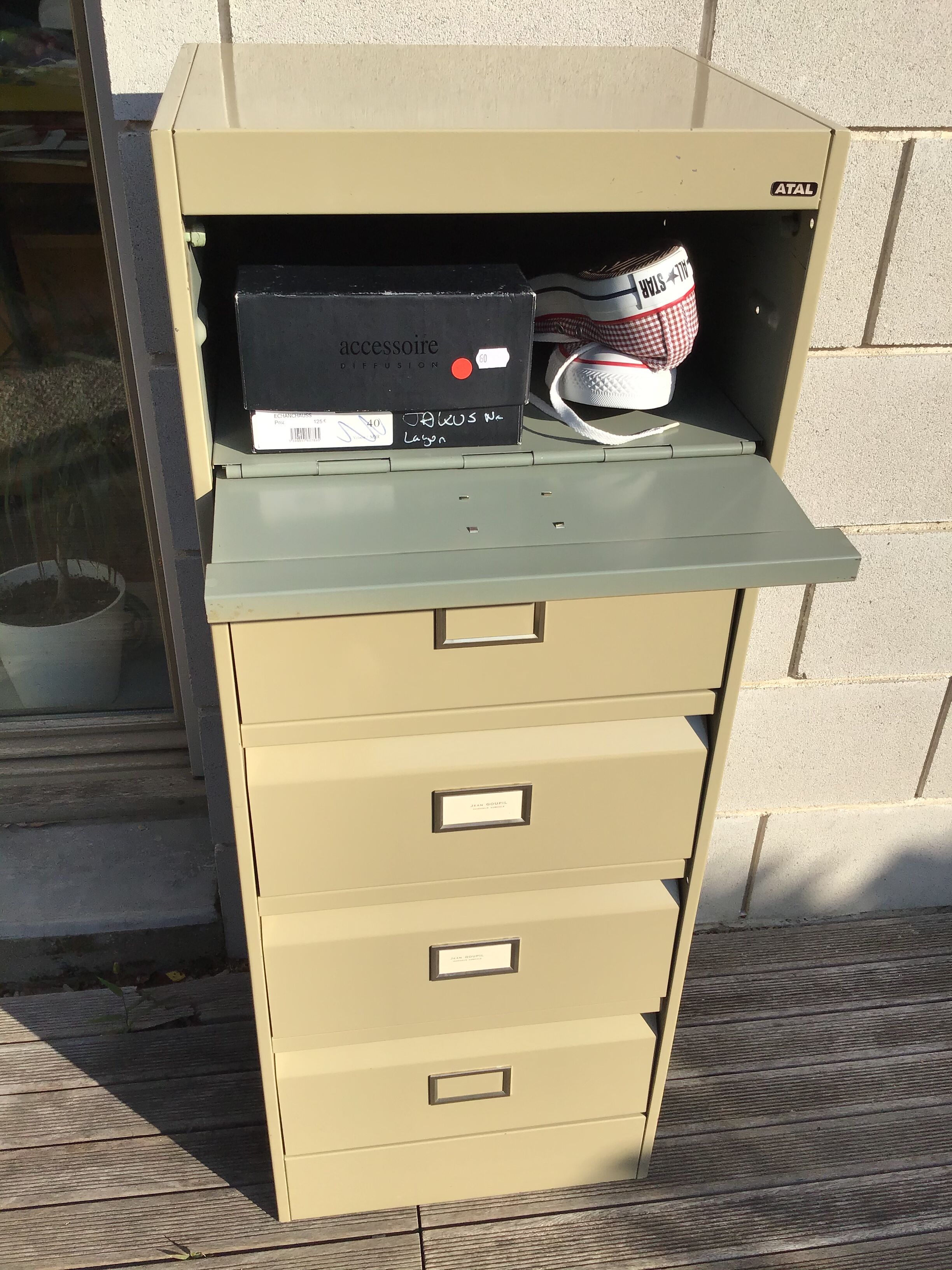 Sand metal valve binder