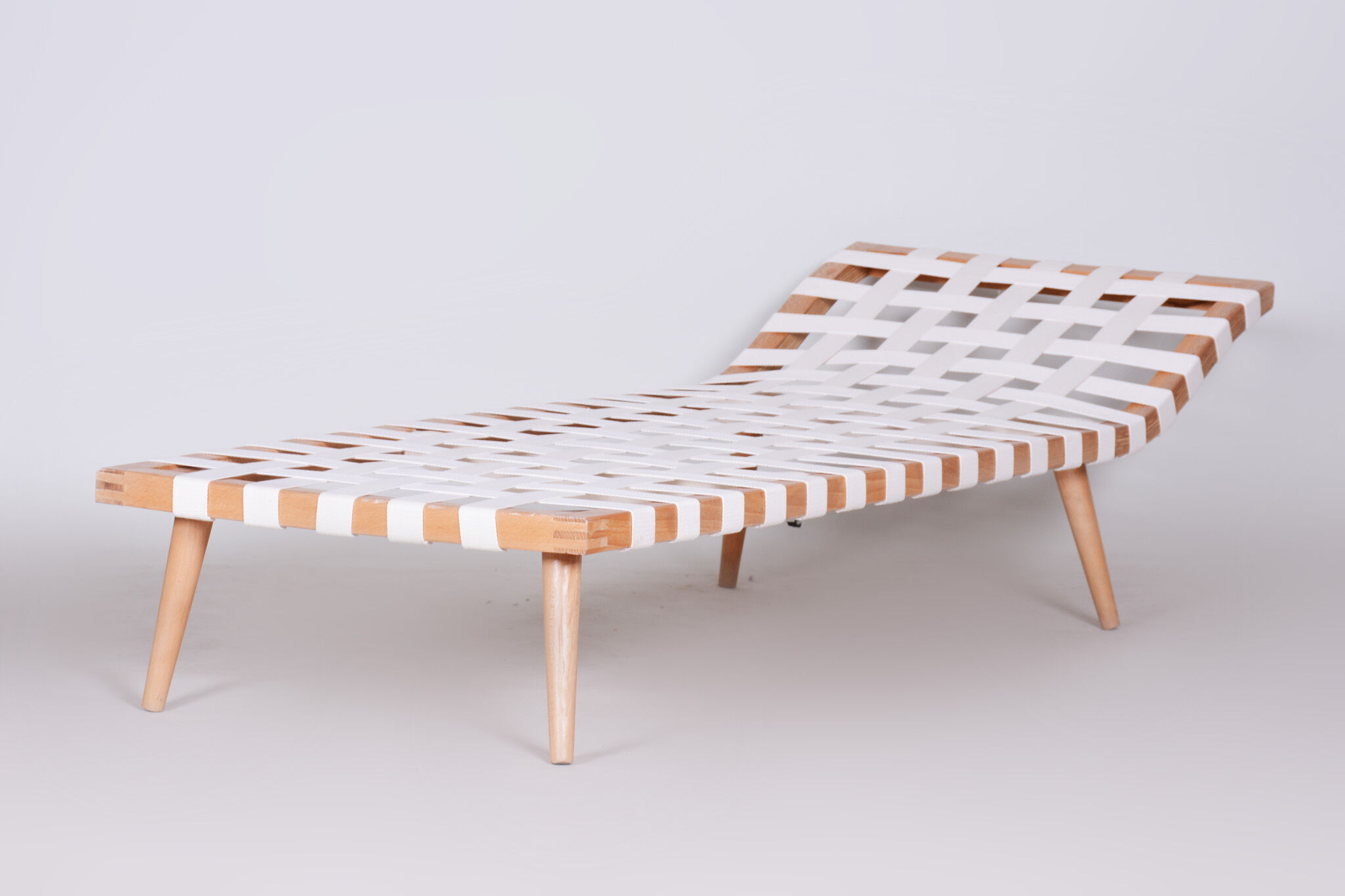 Blanc Jan Vanek Cheslong fabriqué en Tchéquie des années 1950 - Restauré