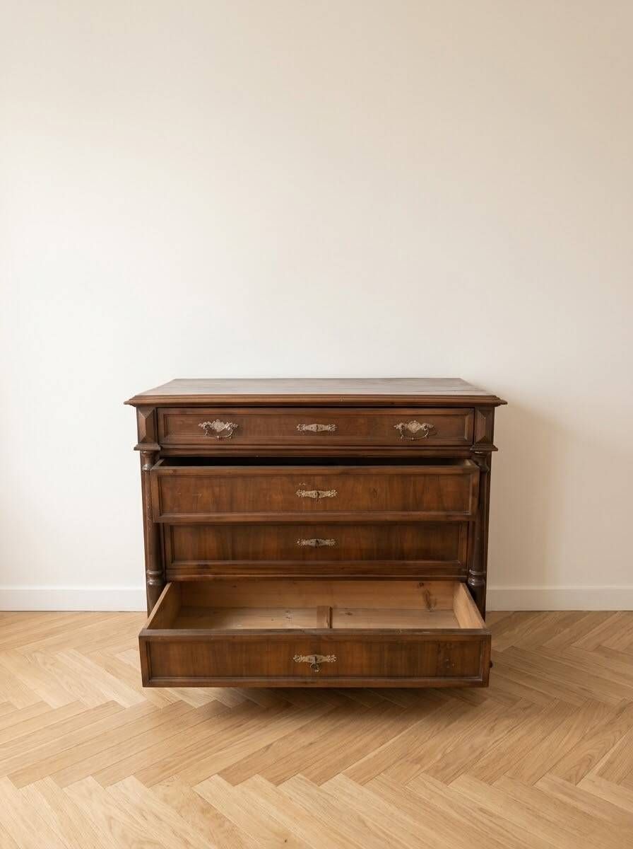 Commode ancienne en bois massif