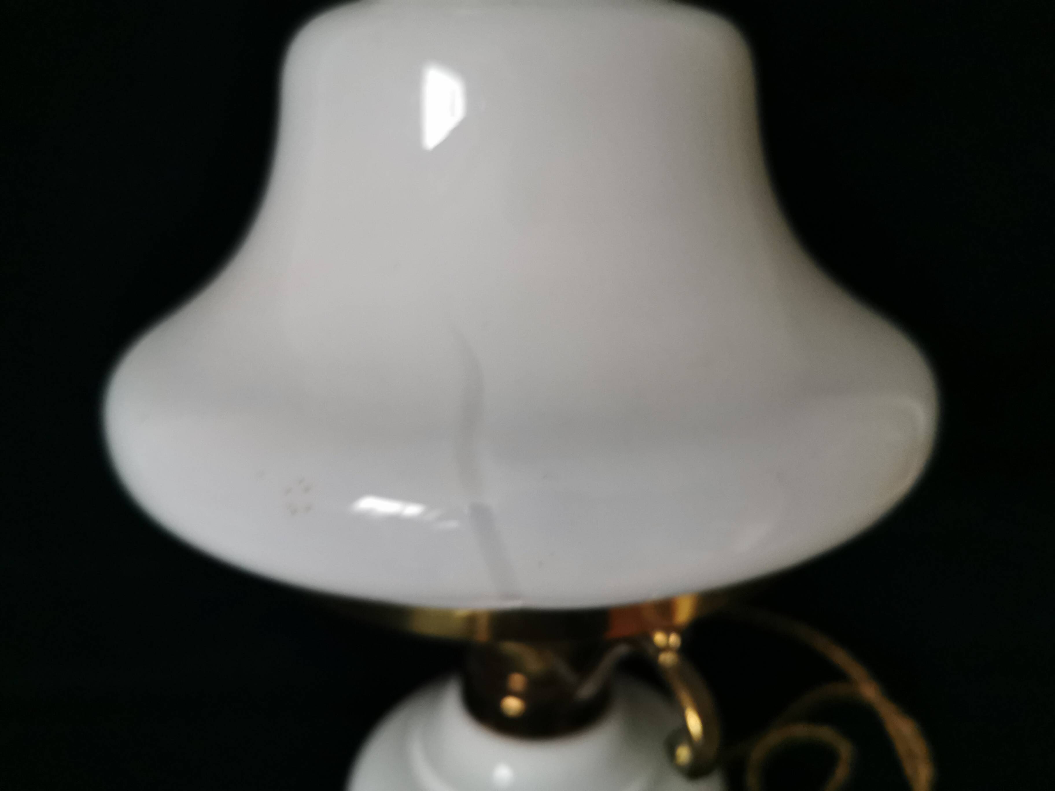 lampe de chevet en opaline blanche