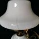 lampe de chevet en opaline blanche