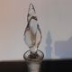 Carafe en verre ciselé et bouchon forme de flamme