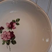 Very nice round serving dish from Gien model "Chinon" in very good condition.