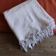 Plaid ancien blanc franges broderies ajourées