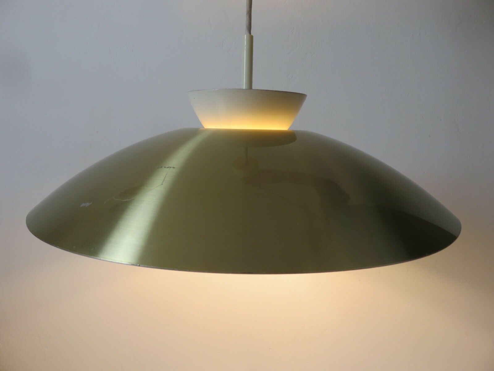 Suspension scandinave aluminium doré années 70
