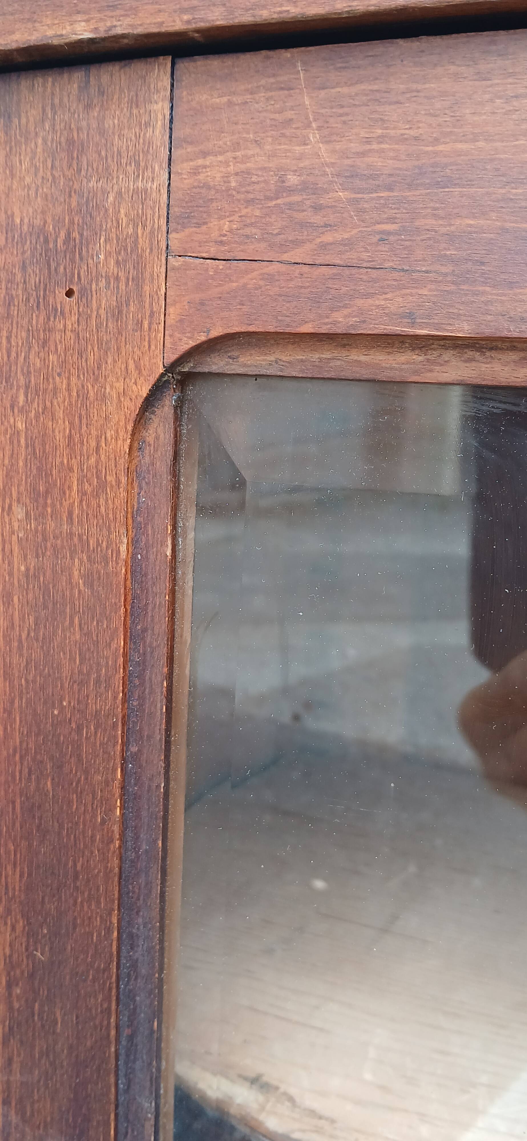 Dresser / display cabinet / sideboard top with beveled glass