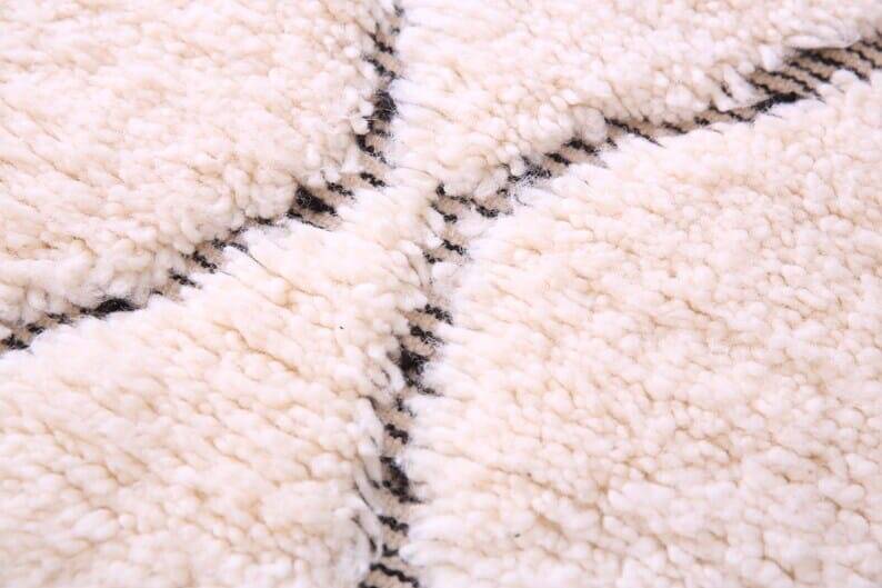 Handmade Moroccan Berber rug from the Atlas, size 1.4/2.6 m.