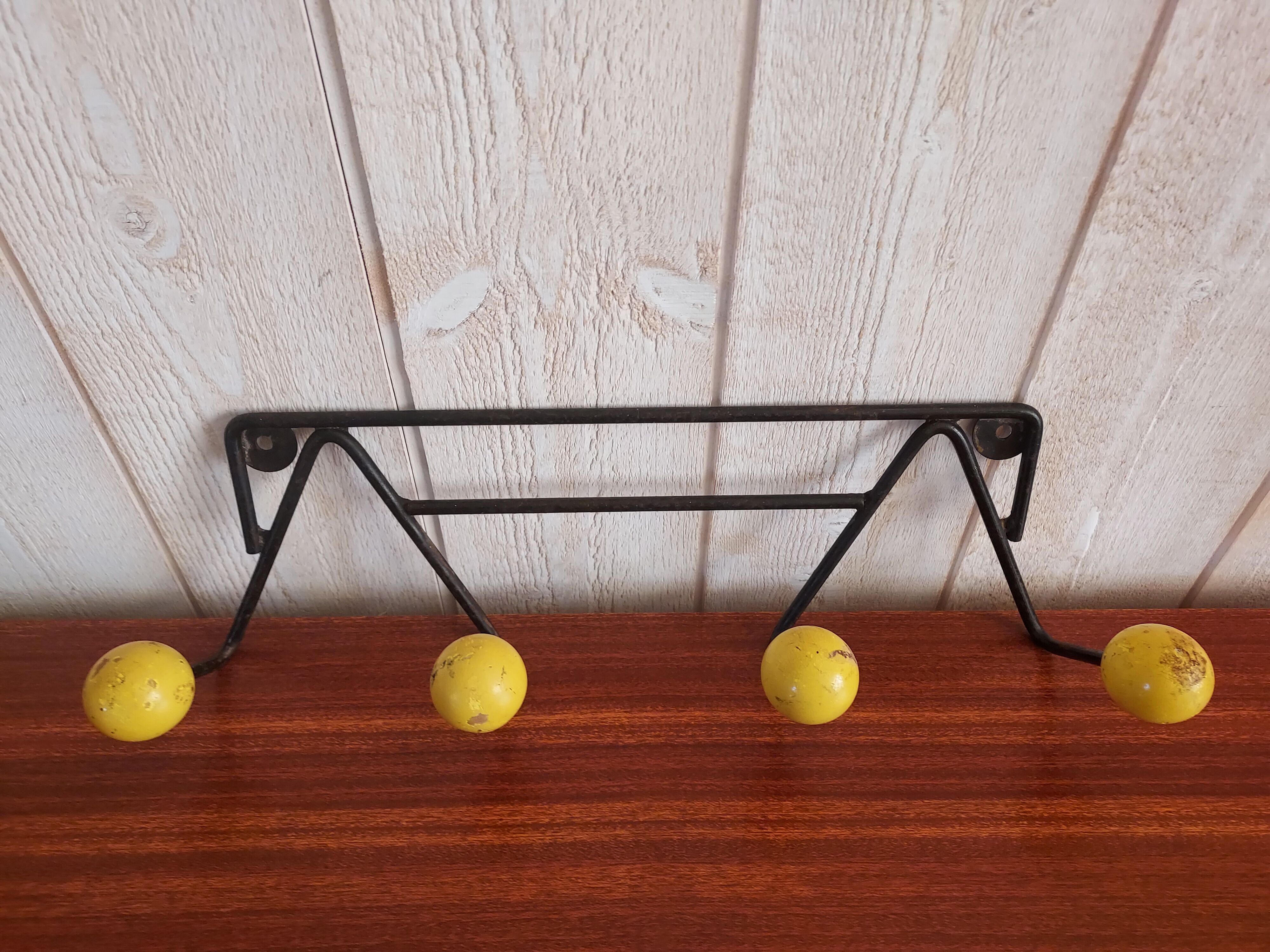 Coat hook 4 yellow balls