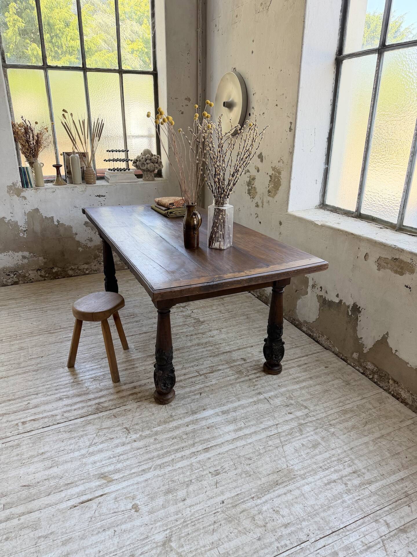 19th-century castle table, carved solid oak, 190cm.
