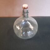 Small bottle in the shape of Lady Jane in blown glass