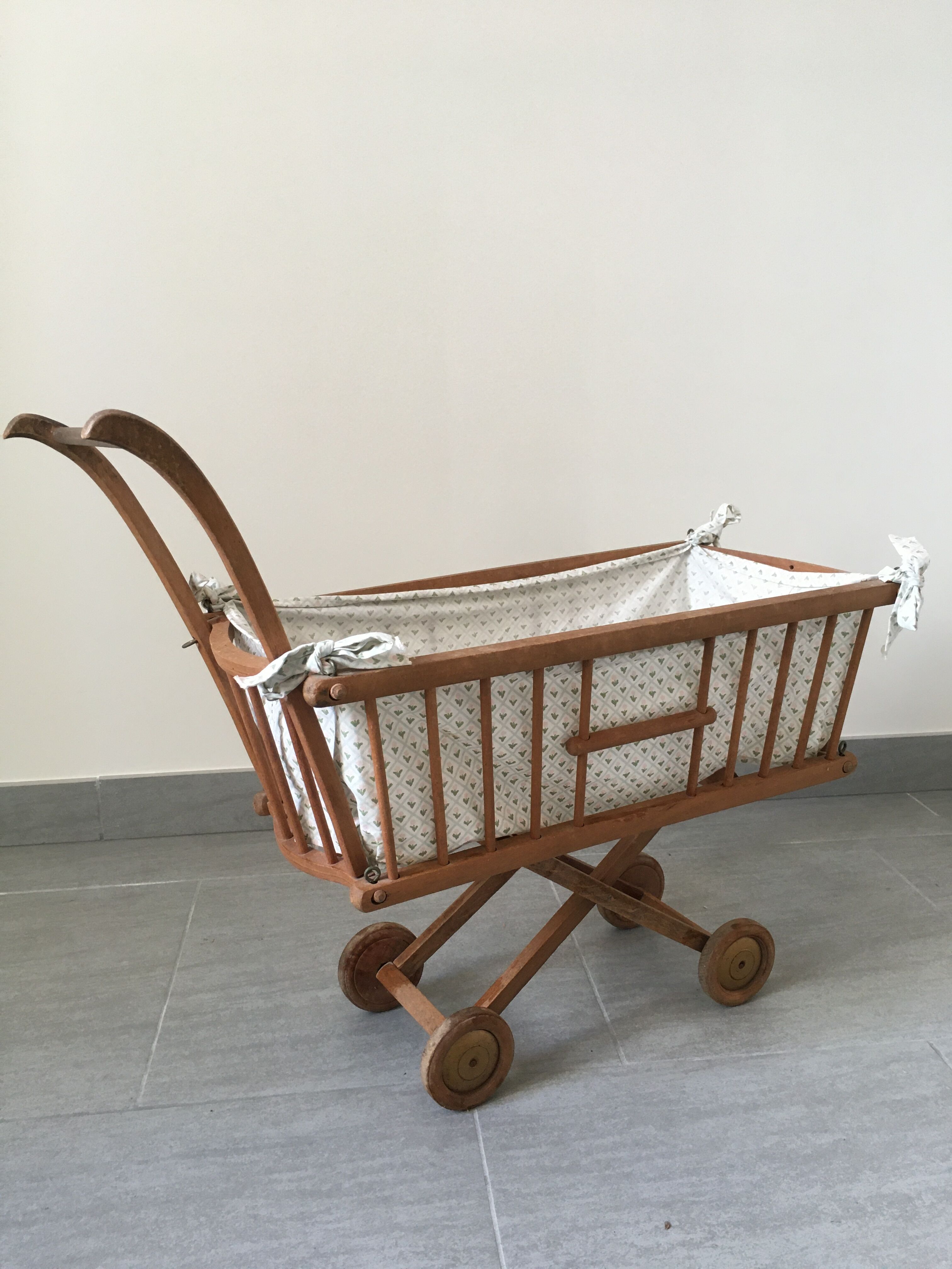 Landau for wooden doll