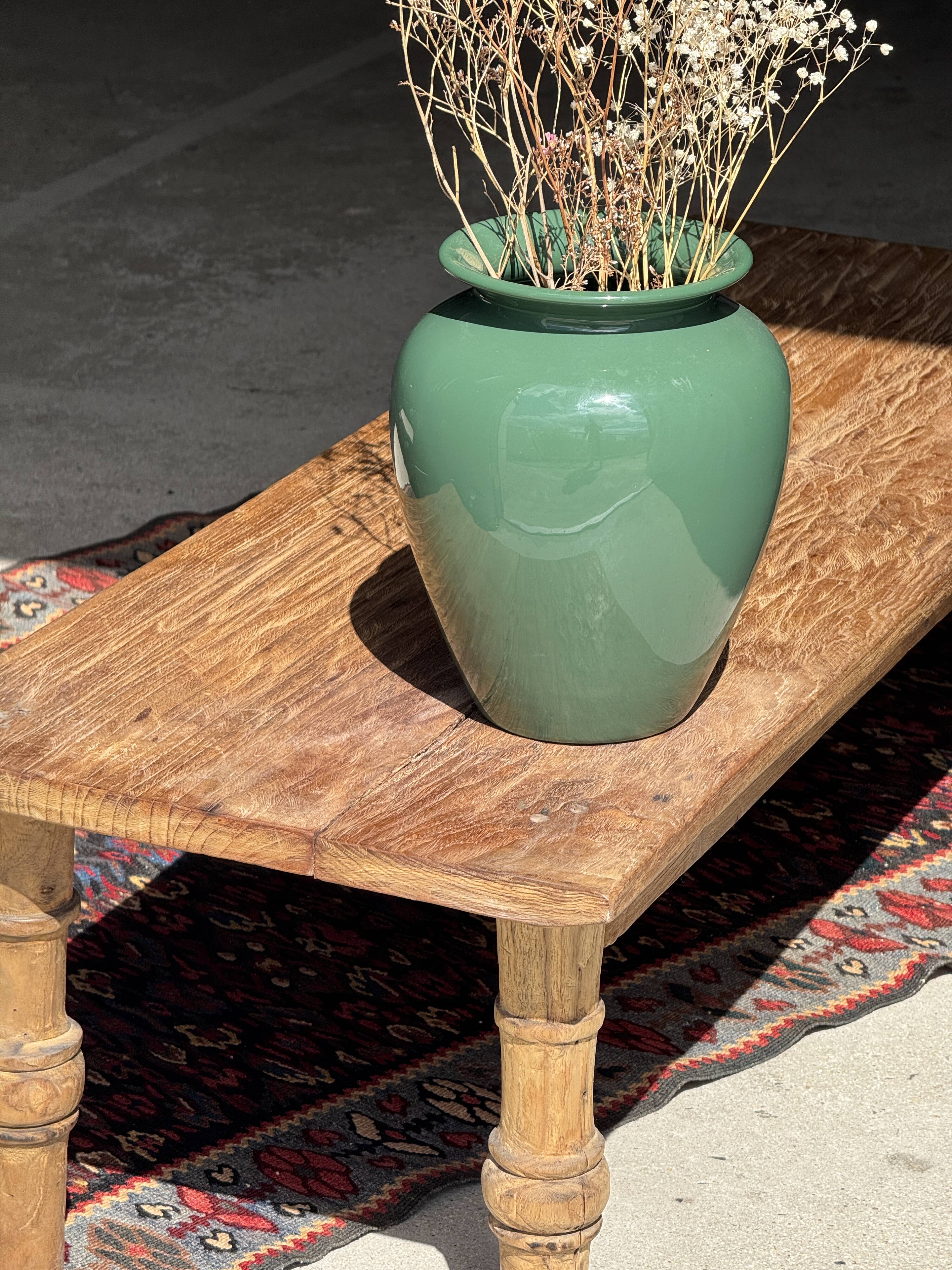 Brown Indonesian teak coffee table, with a border and cylindrical legs H40 L103.