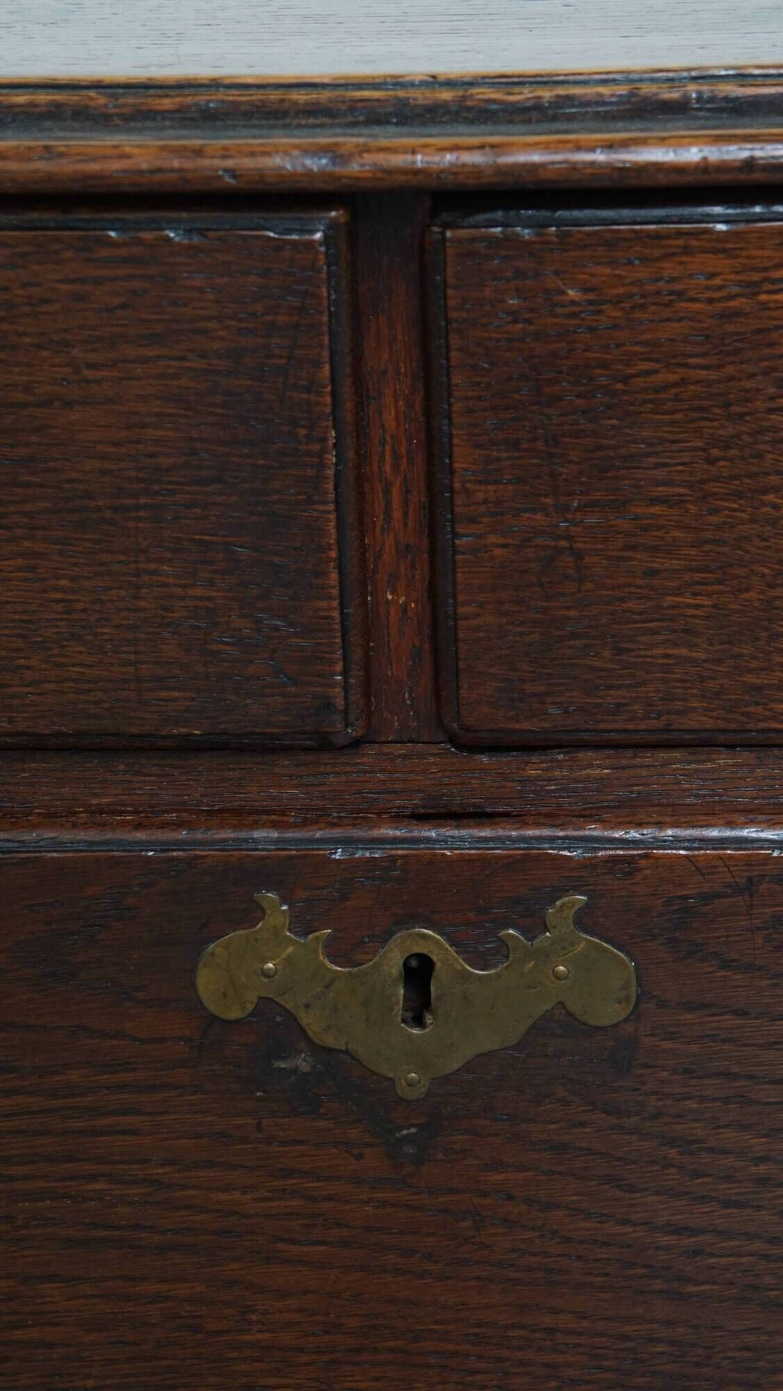 Antique 18th-Century English Oak Chest of Drawers / Commode with 5 Drawers