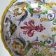 Assiette murale en majolique italienne – décor Renaissance peint à la main