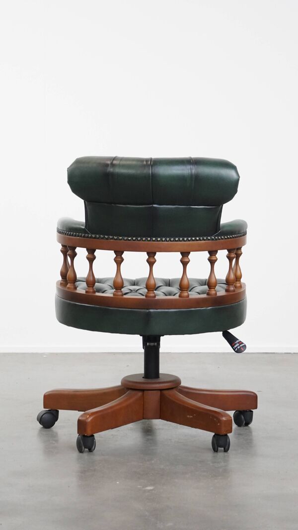 Chaise de bureau Chesterfield vert foncé en cuir de vachette sur roulettes