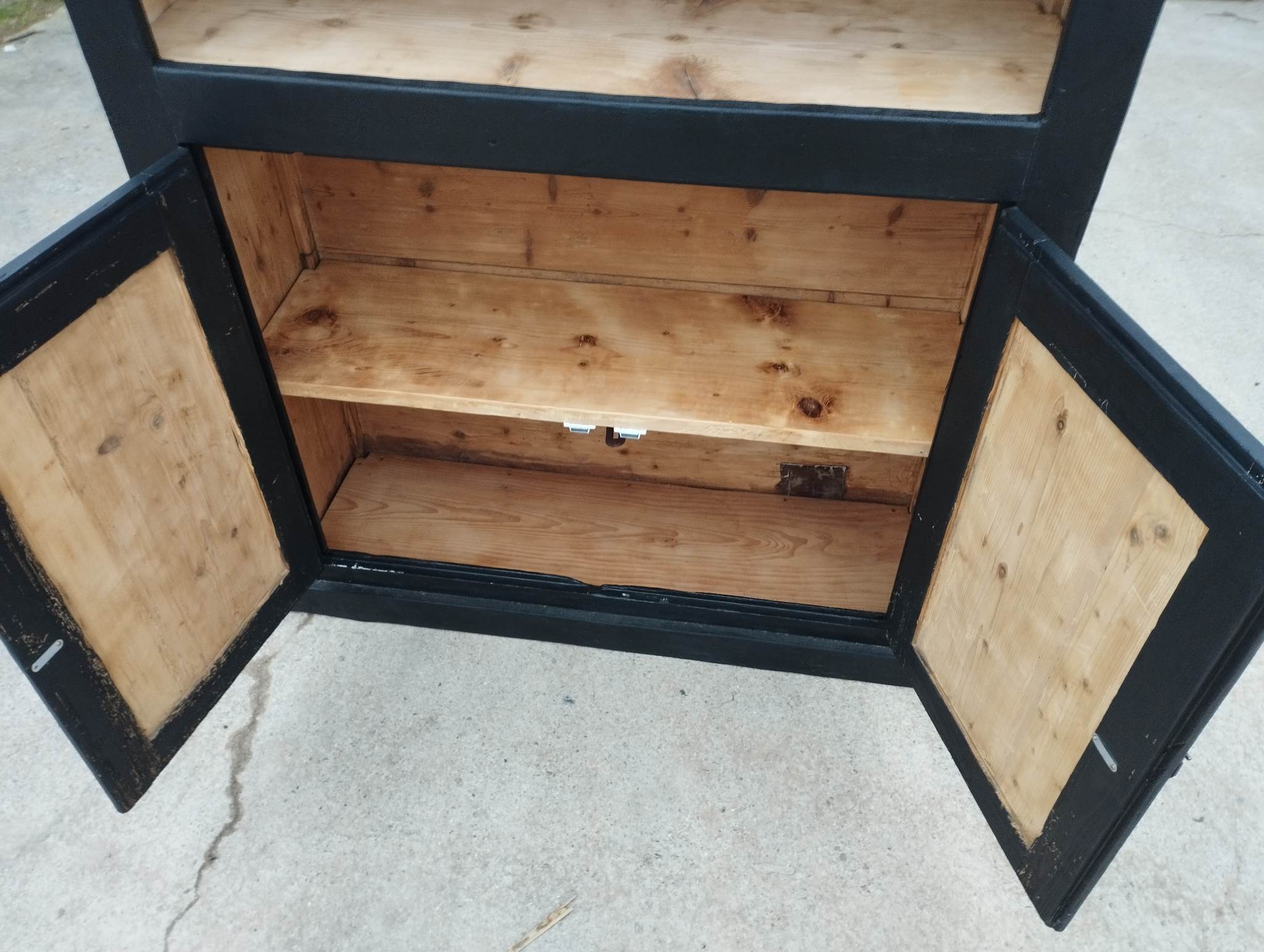 High cabinet with lighting