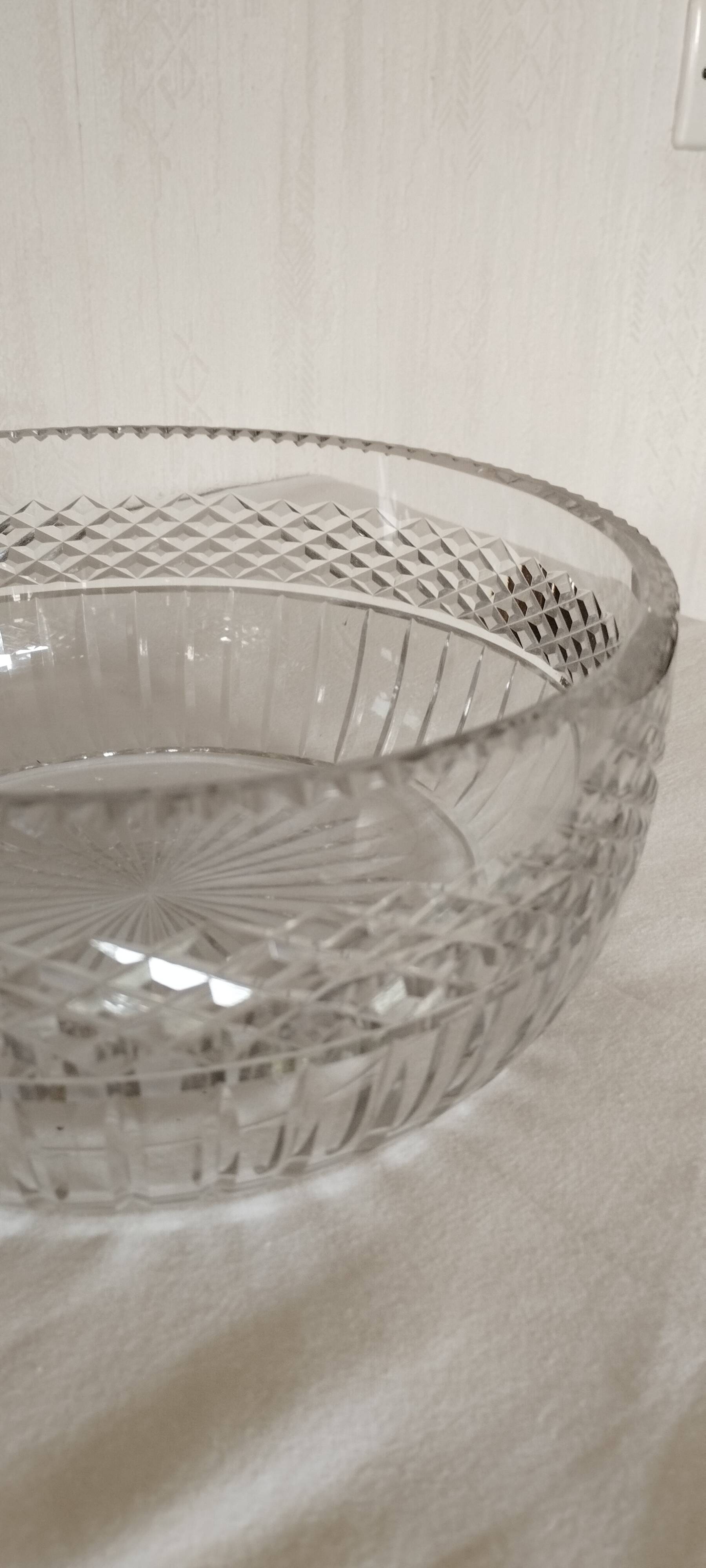 Round crystal bowl from Saint-Louis