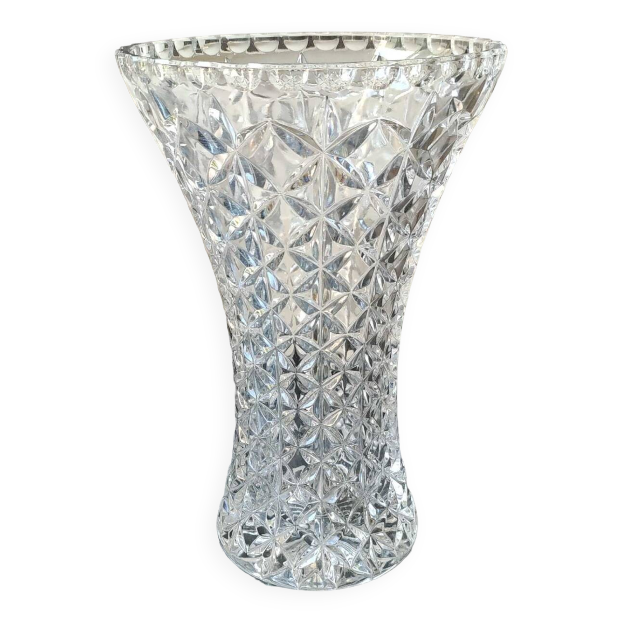 Large Tulipier Vase in cut Bohemian crystal. Star/diamond patterns. High 26 cm