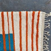 Tapis berbère beni ouraine à motifs colorés taille 150 x 250 cm