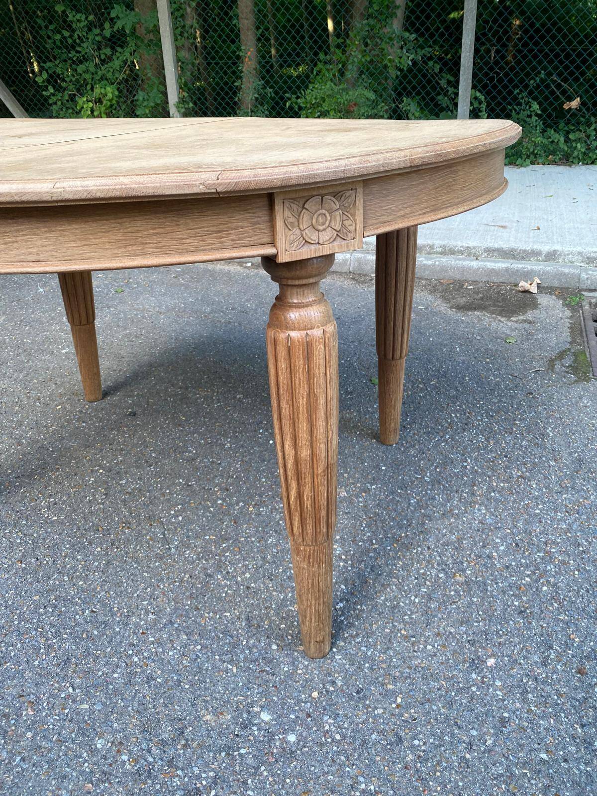 Table à manger art déco ronde extensible rénové en bois brut 1950 225cm