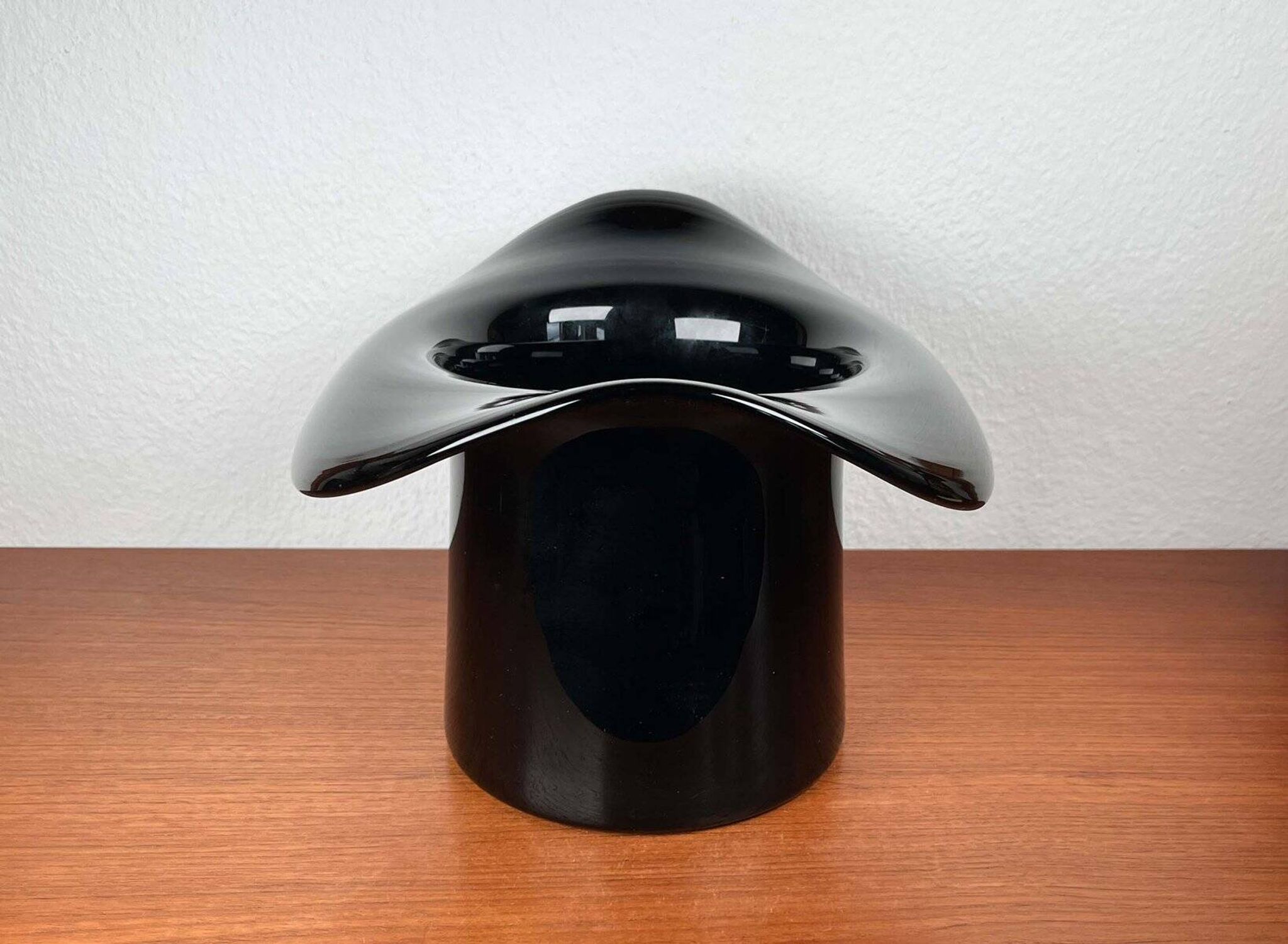 Vintage Italian vase top hat in Murano glass, 1980s.