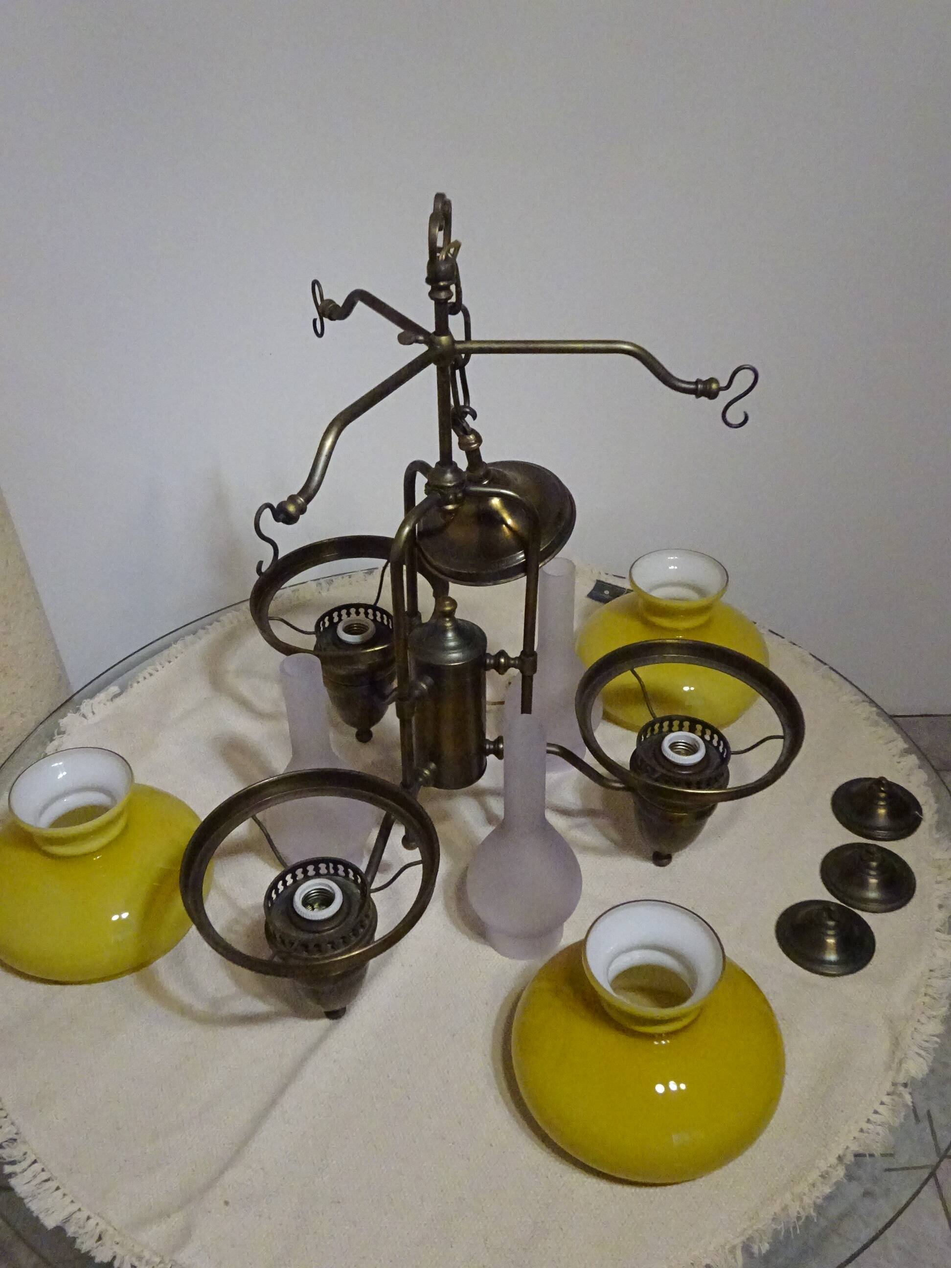 Large 3-light chandelier in glass, opaline and brass