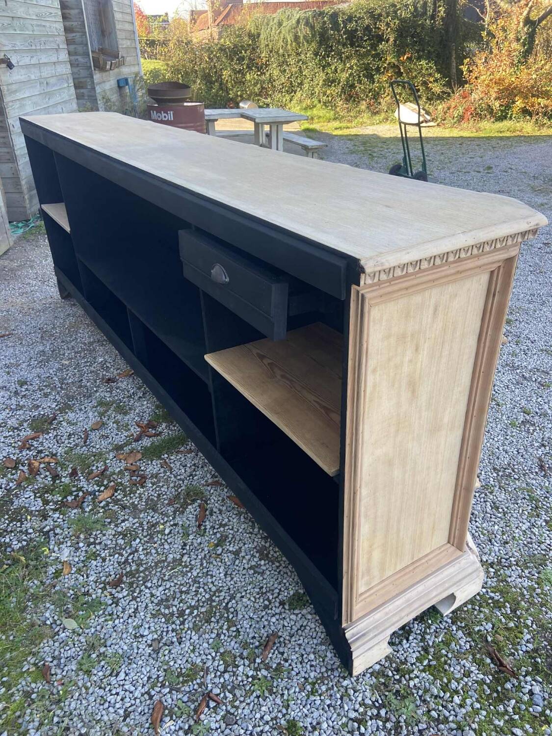 Bar / comptoir en bois brut