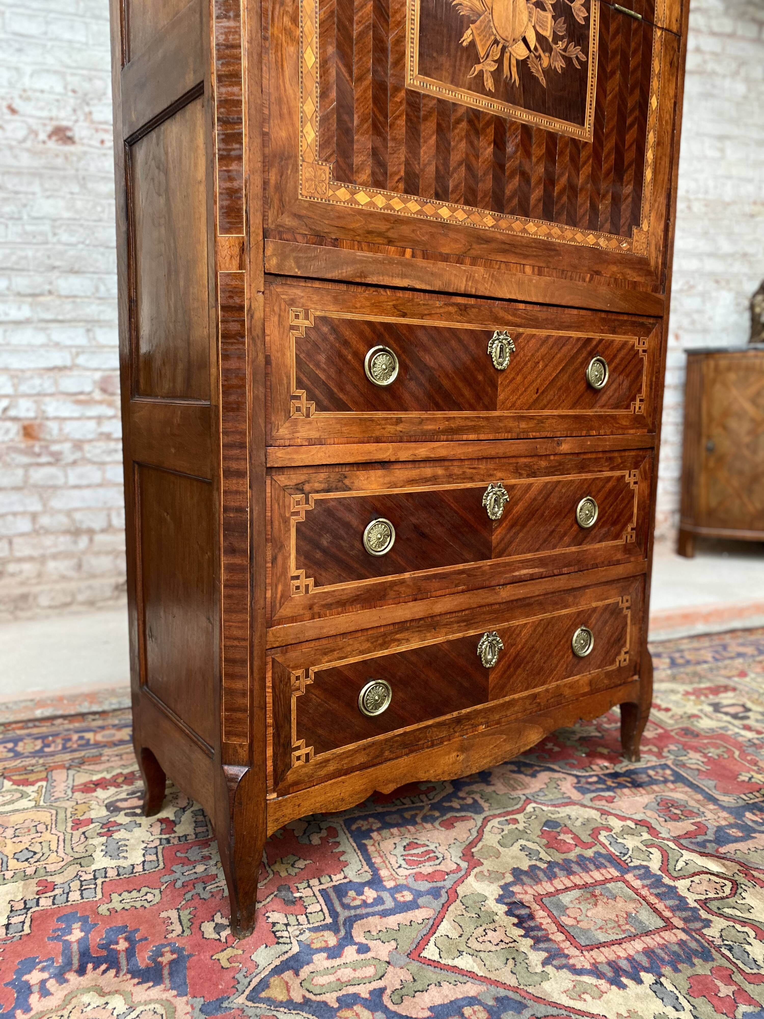 Secretary in veneer wood and walnut period transition xviii eme century