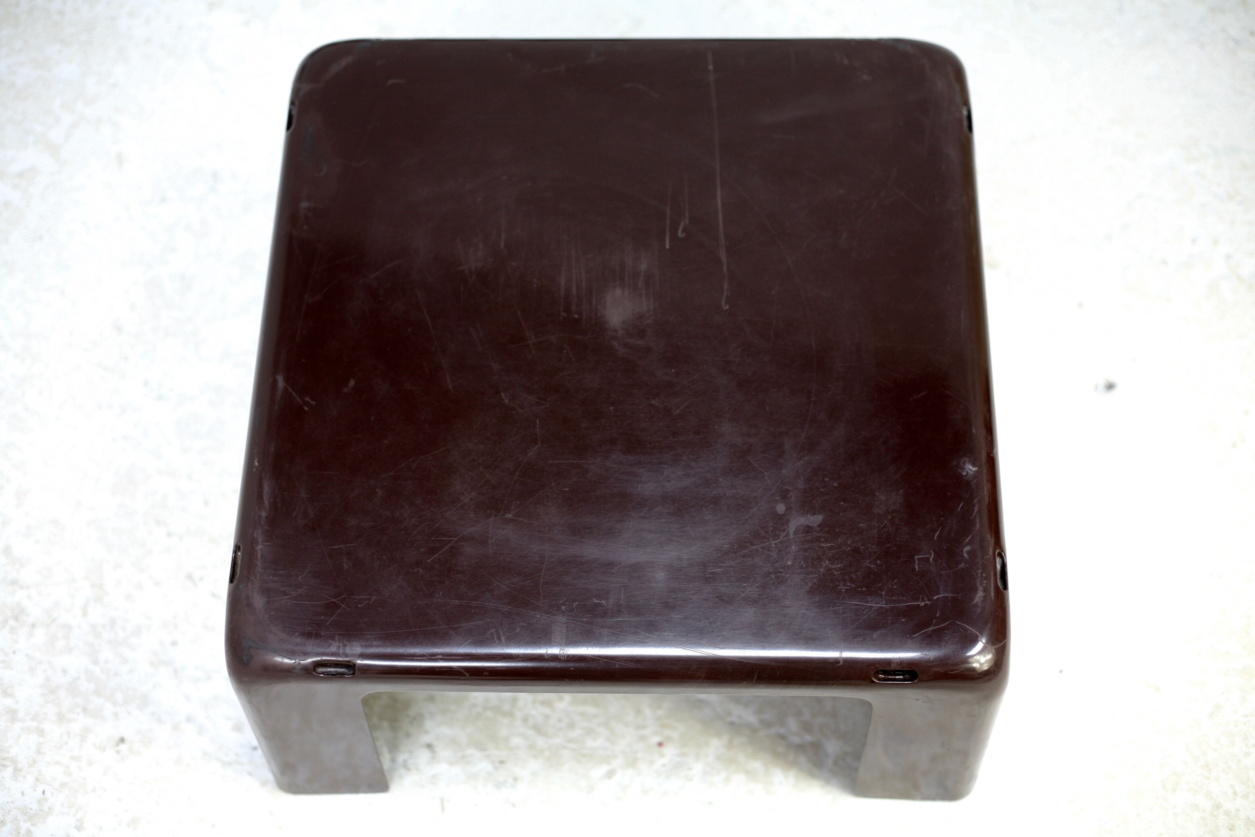 Suite de 4 tables basses gigognes "Gatti", Mario Bellini éditée par C&B Italia, circa 1970.