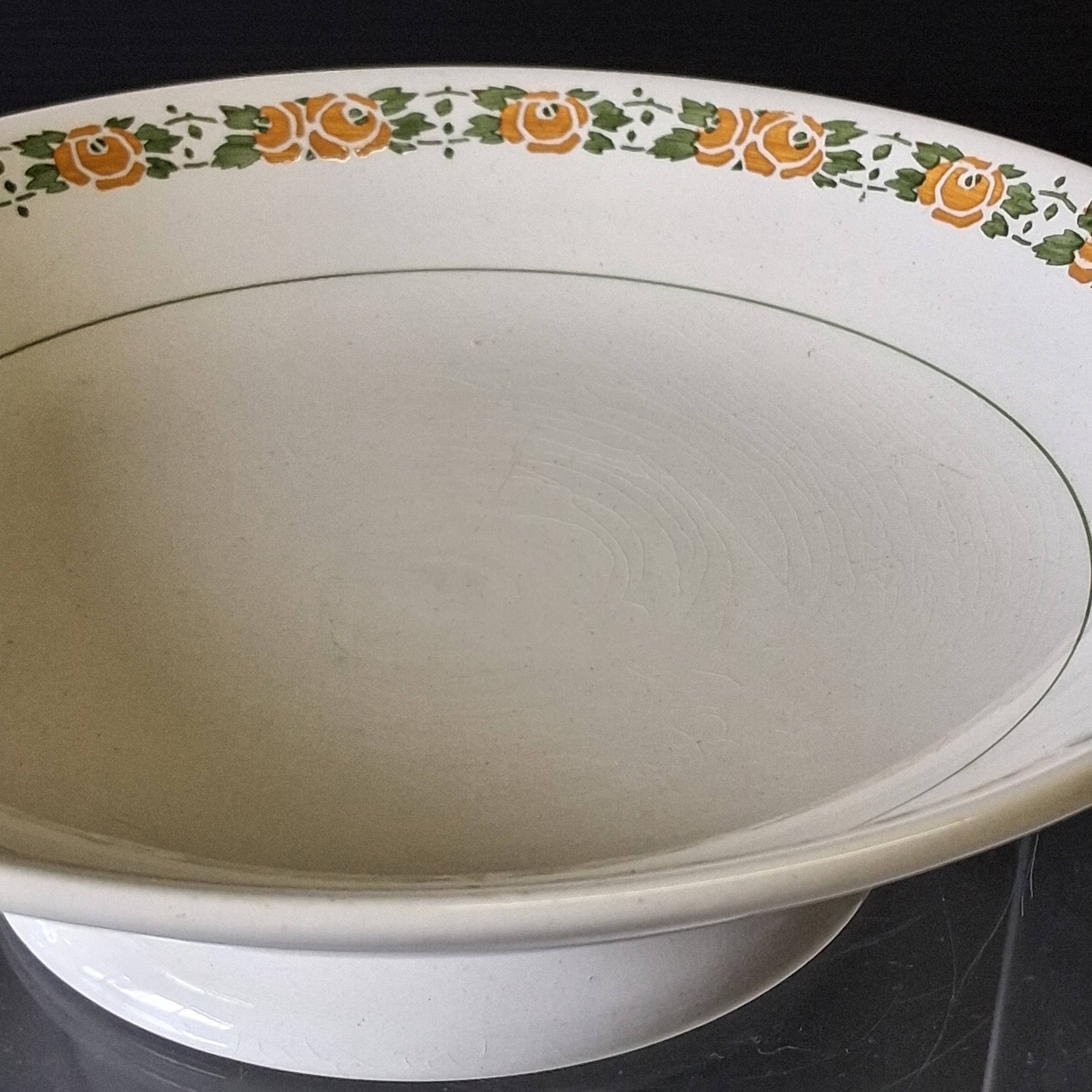 Very nice footstool from Villeroy and Boch in very good condition.