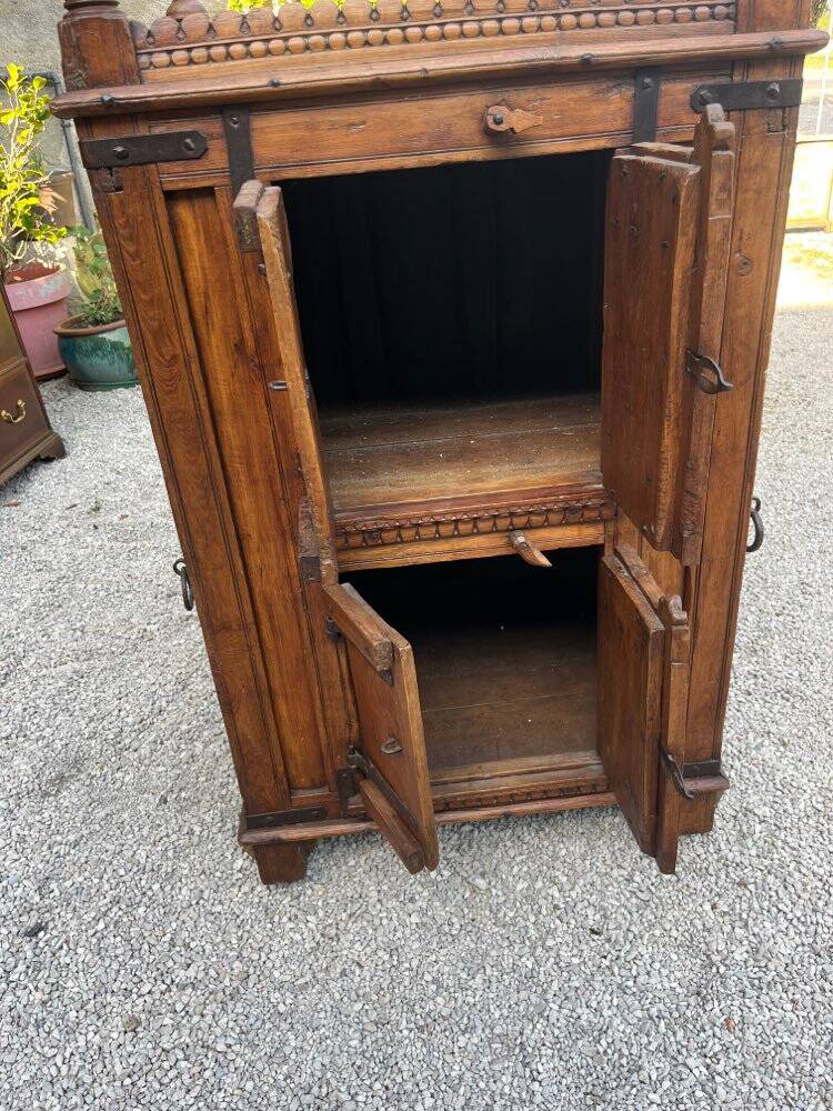 Storage unit with 4 doors