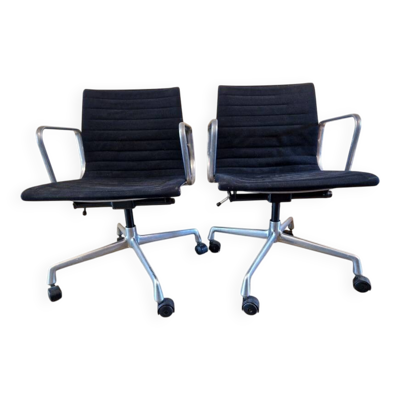 Charles et Ray Eames - Paire de chaises de bureau - modèle EA117 - Vitra