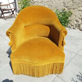Fauteuil crapaud en velours ocre