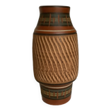 Homvombeit terra cotta vase
