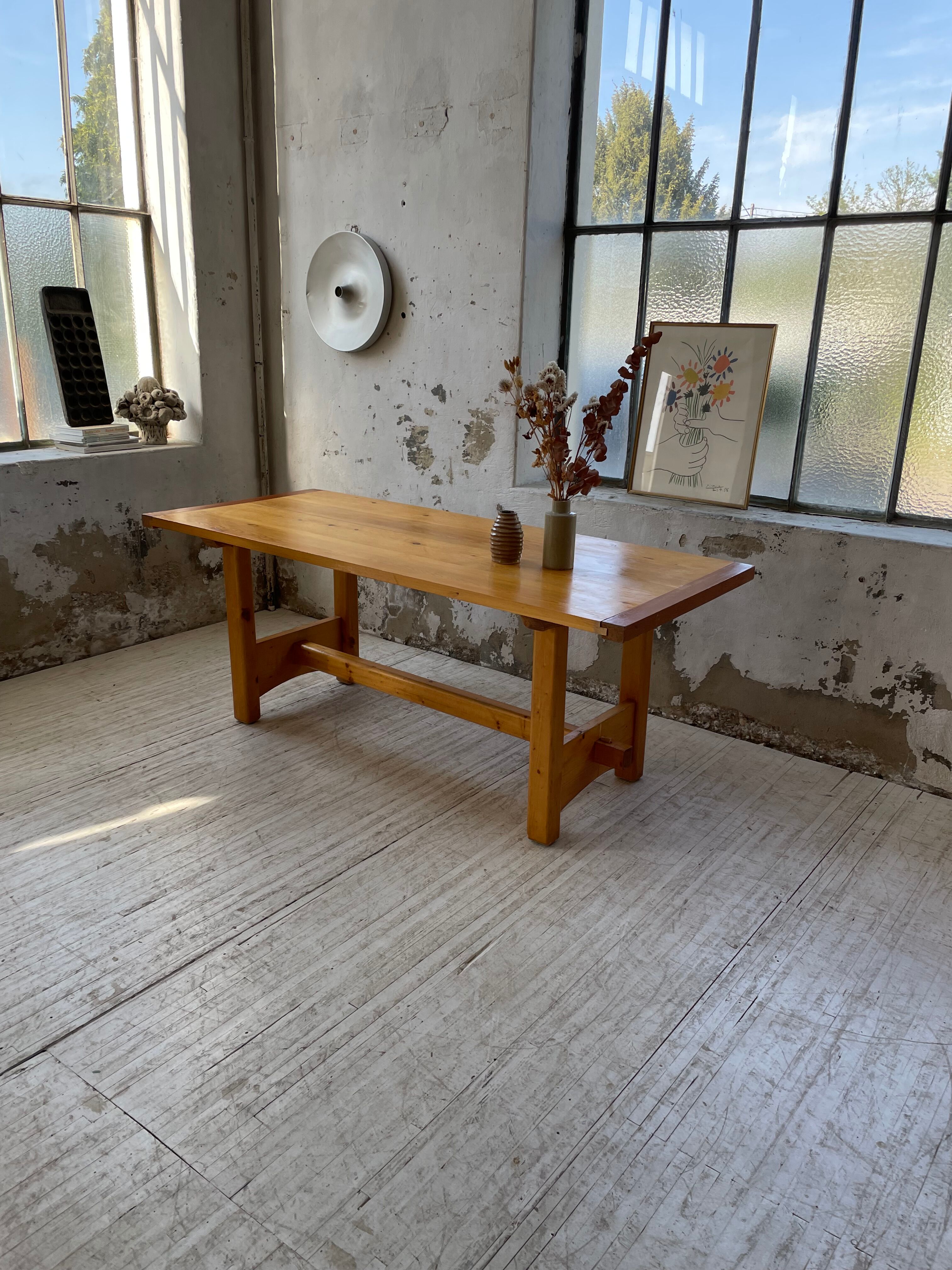 Mountain furniture table in pine 2m