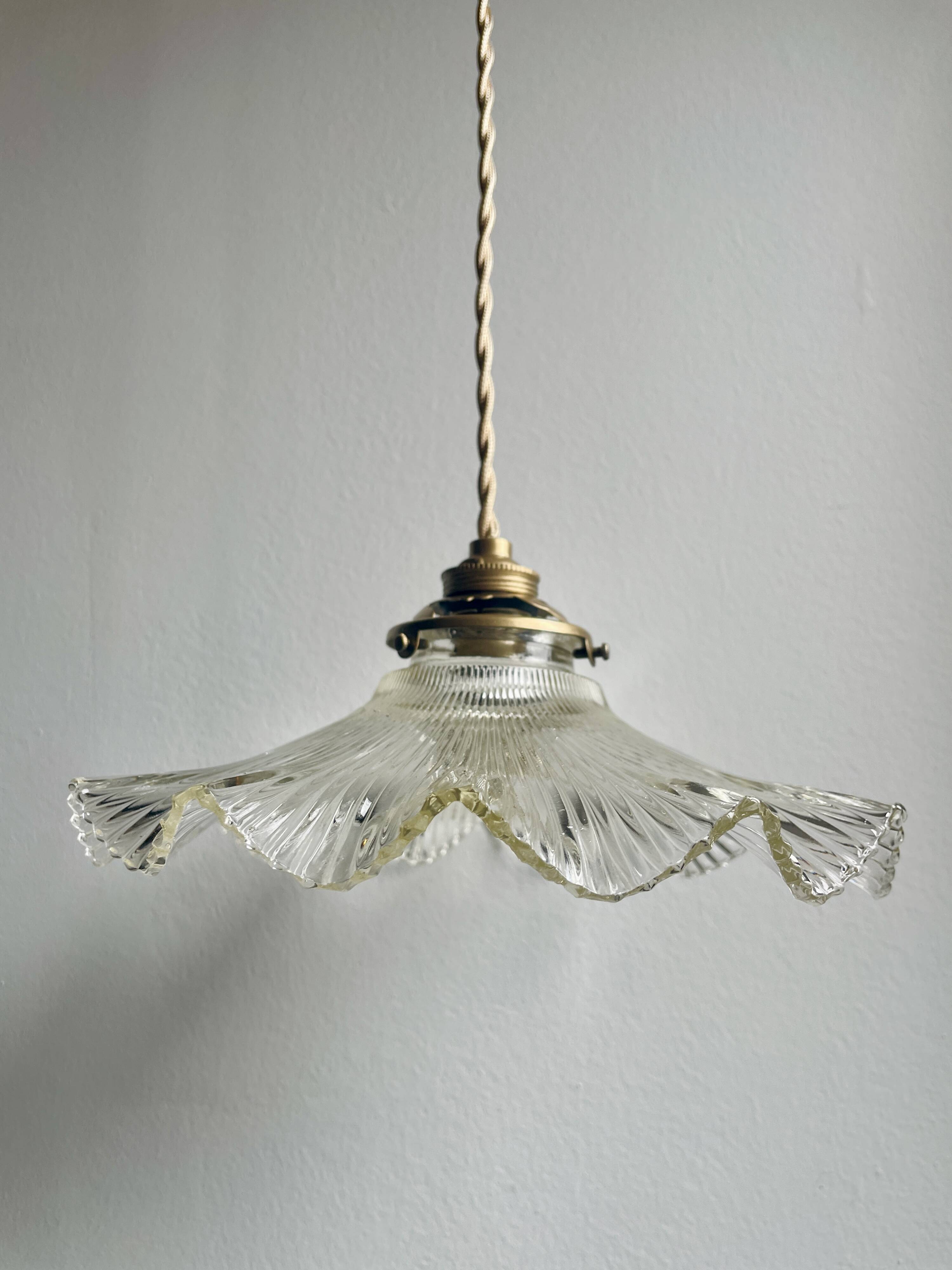 Suspension en verre strié années 50