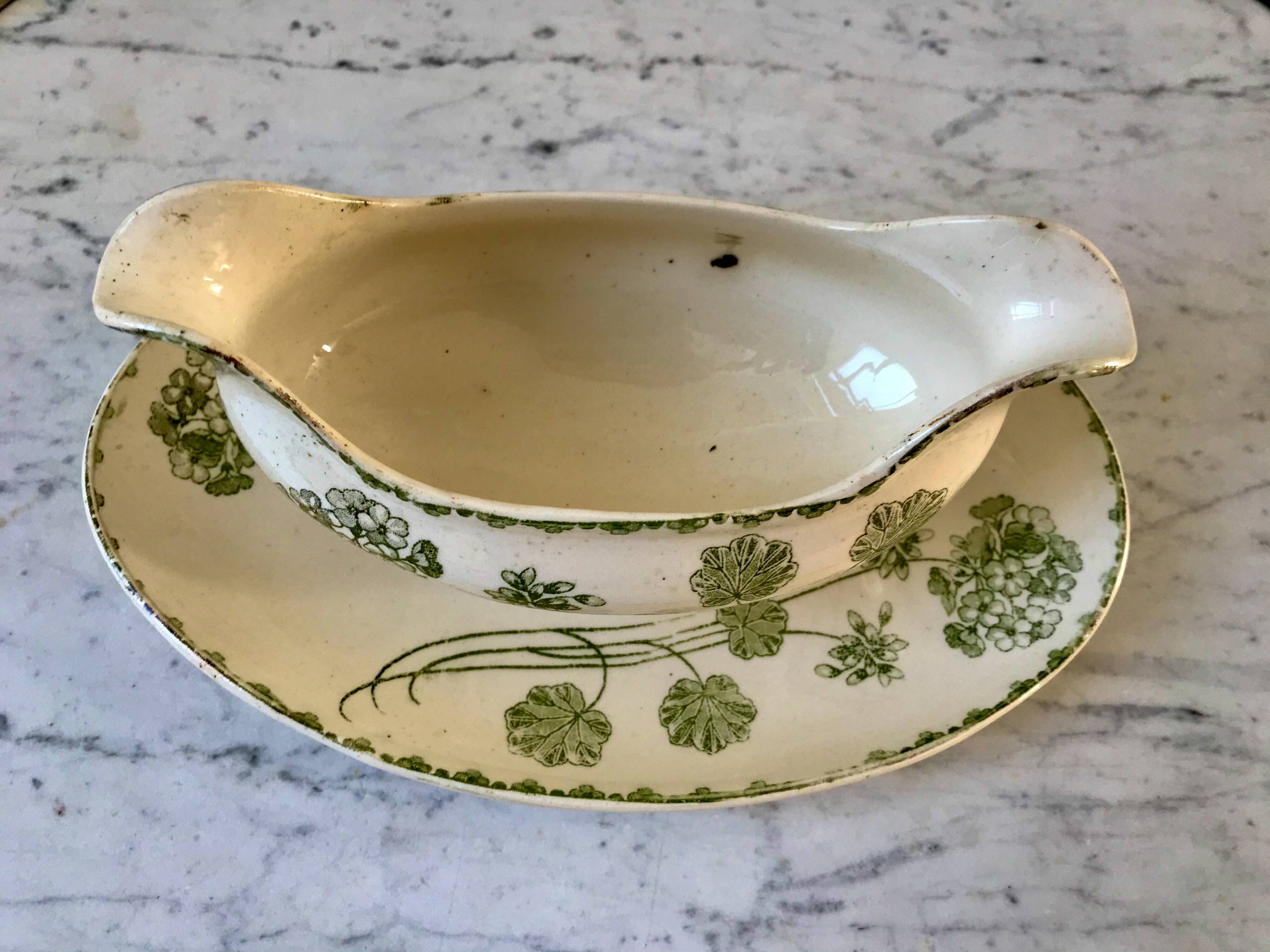 gravy boat in Terre de Fer Digoin Sarreguemines model "Géranium" green late 19th century