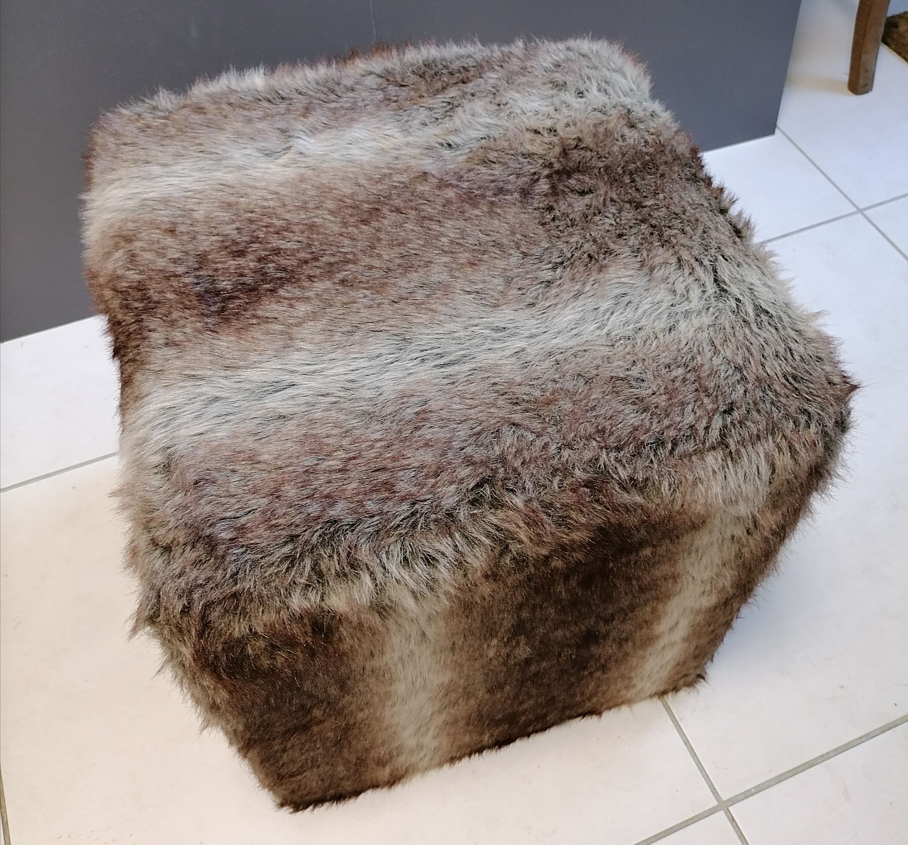 Square pouf