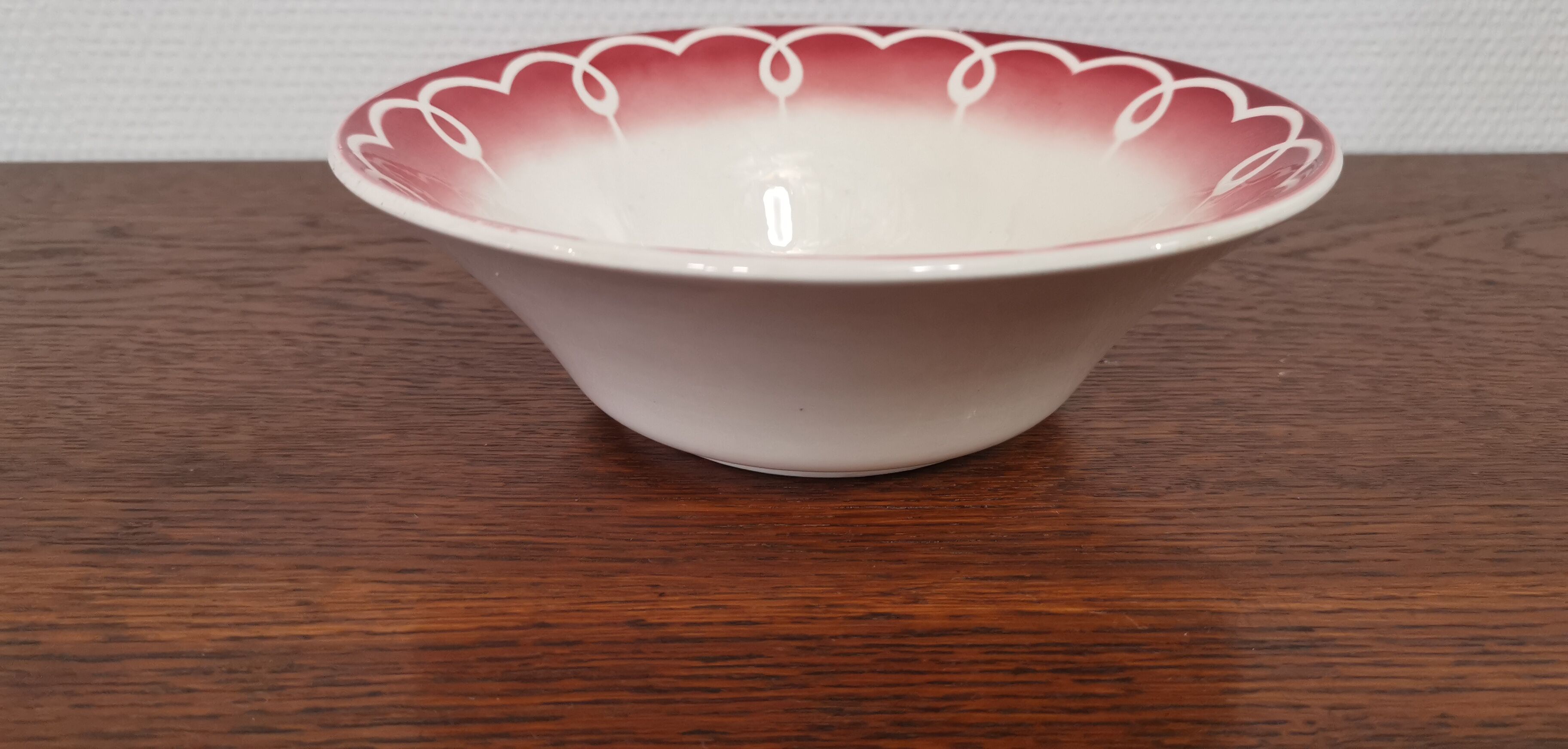 Old Digoin Sarreguemines salad bowl in red and white porcelain N°9545