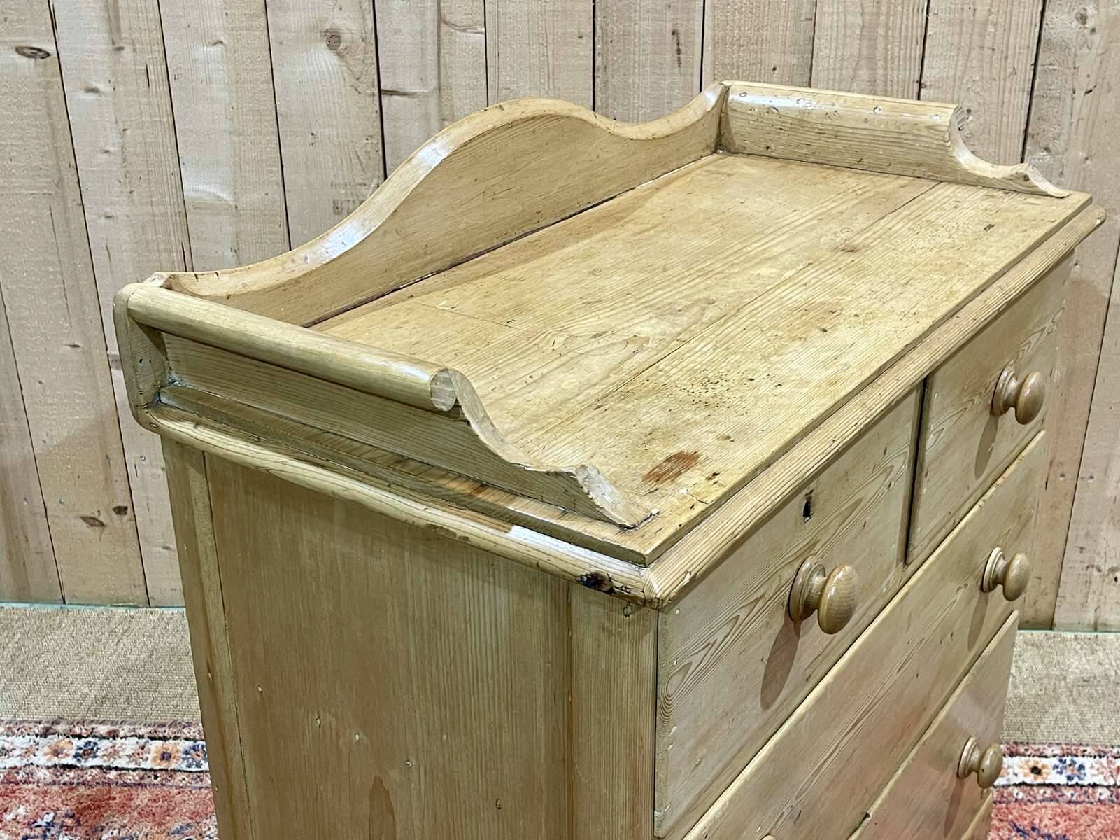 19th century Victorian chest of drawers in fir