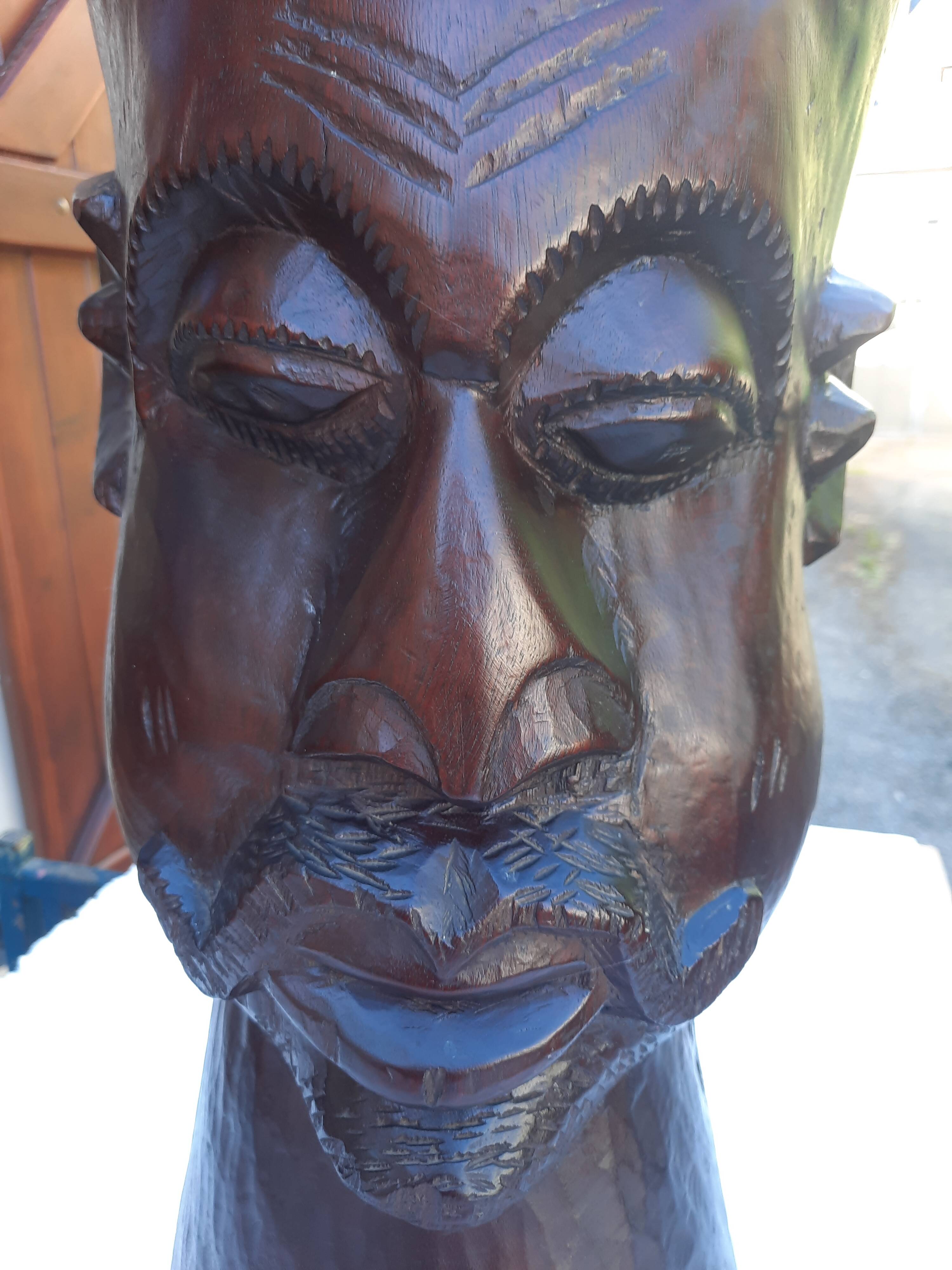 Large carved African head in exotic wood – Madagascar – 65 cm