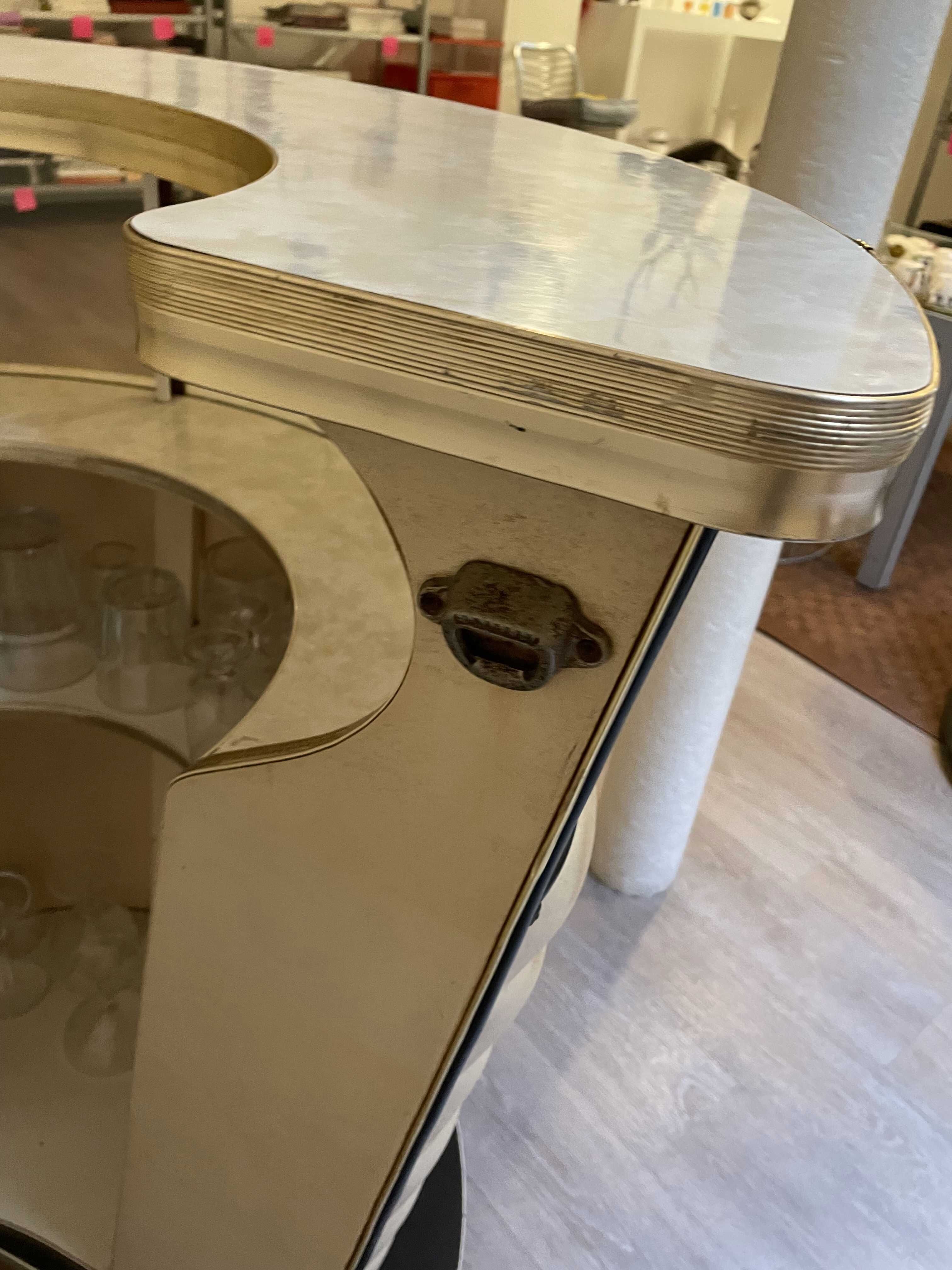 Bar 50s and its high chair in white skaï and formica cream