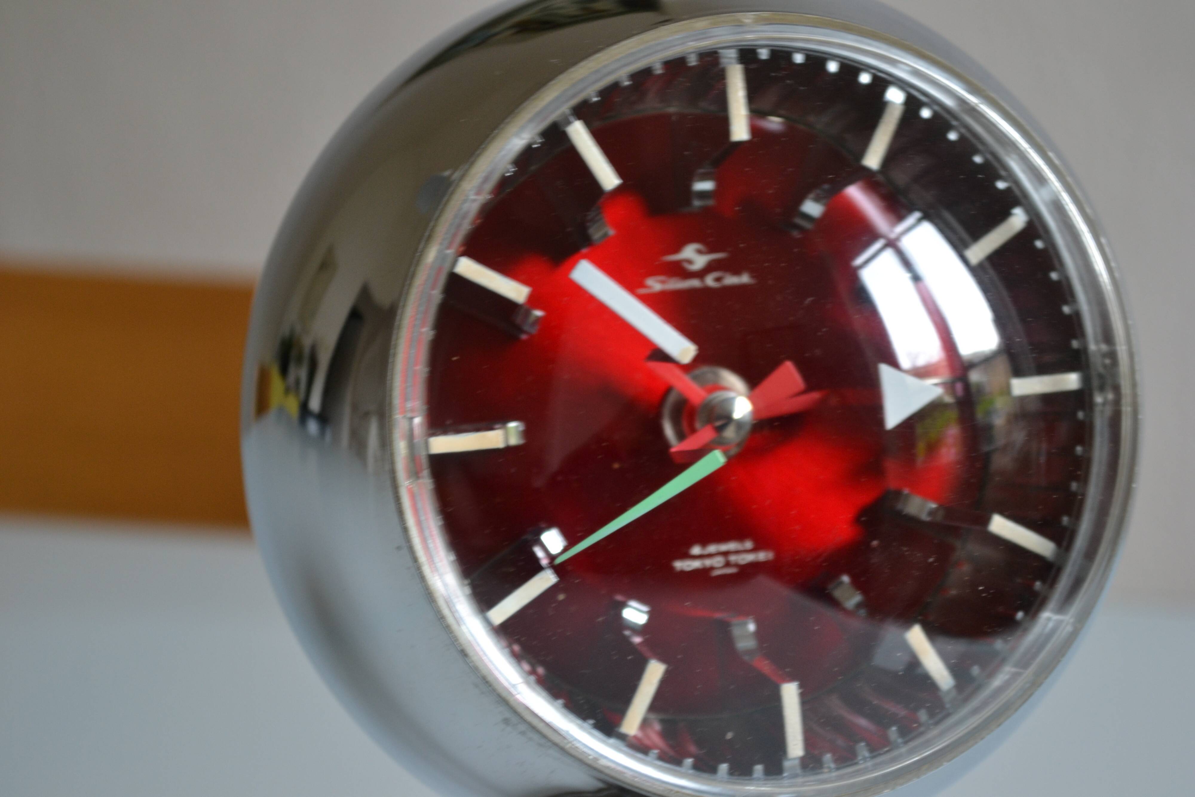 Tokyo Tokei 4 jewels vintage space age japan clock 1970 tulip foot