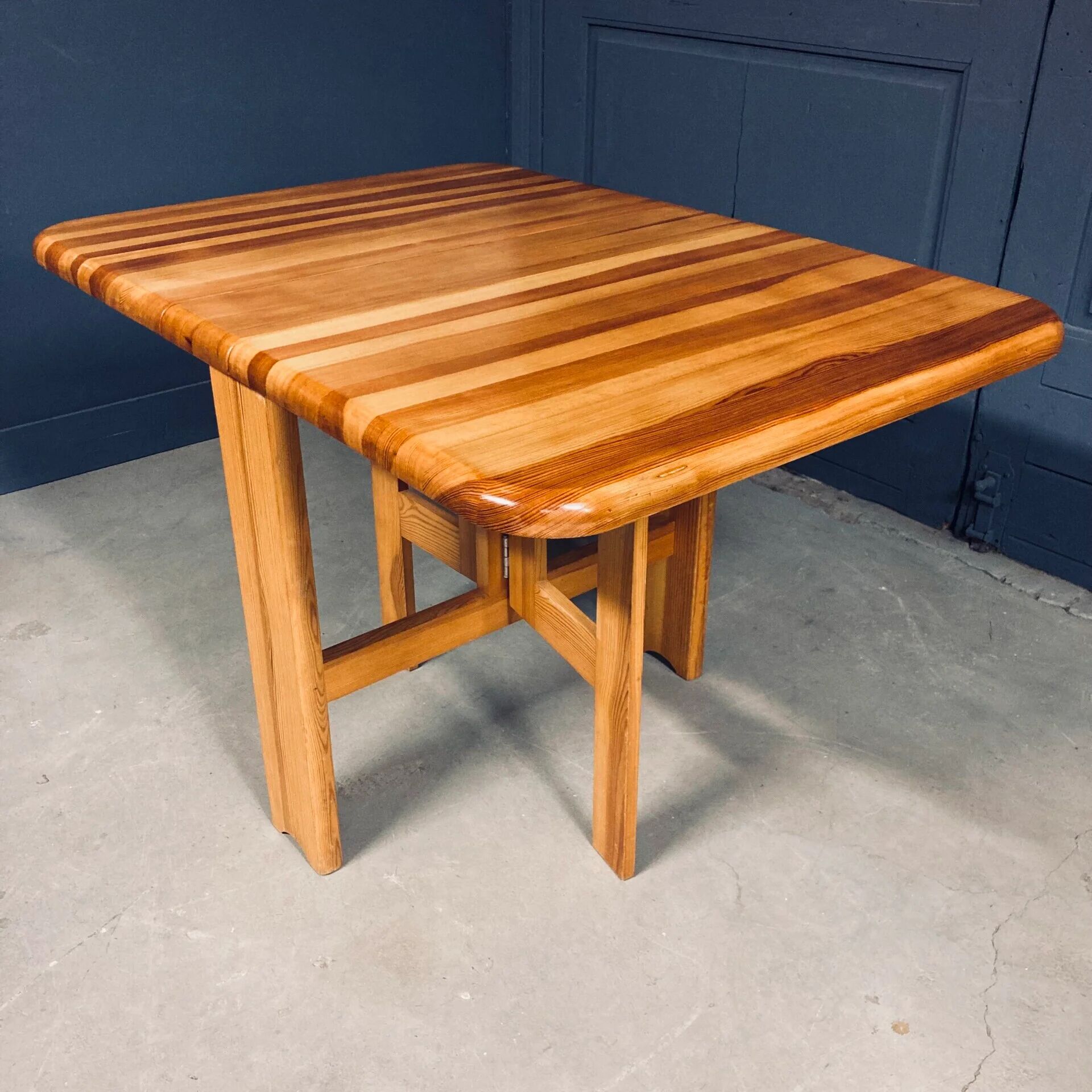 Drop-leaf table, Danish 1970s, solid pine