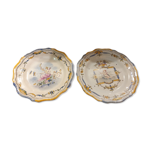 Paire d'assiettes moustier