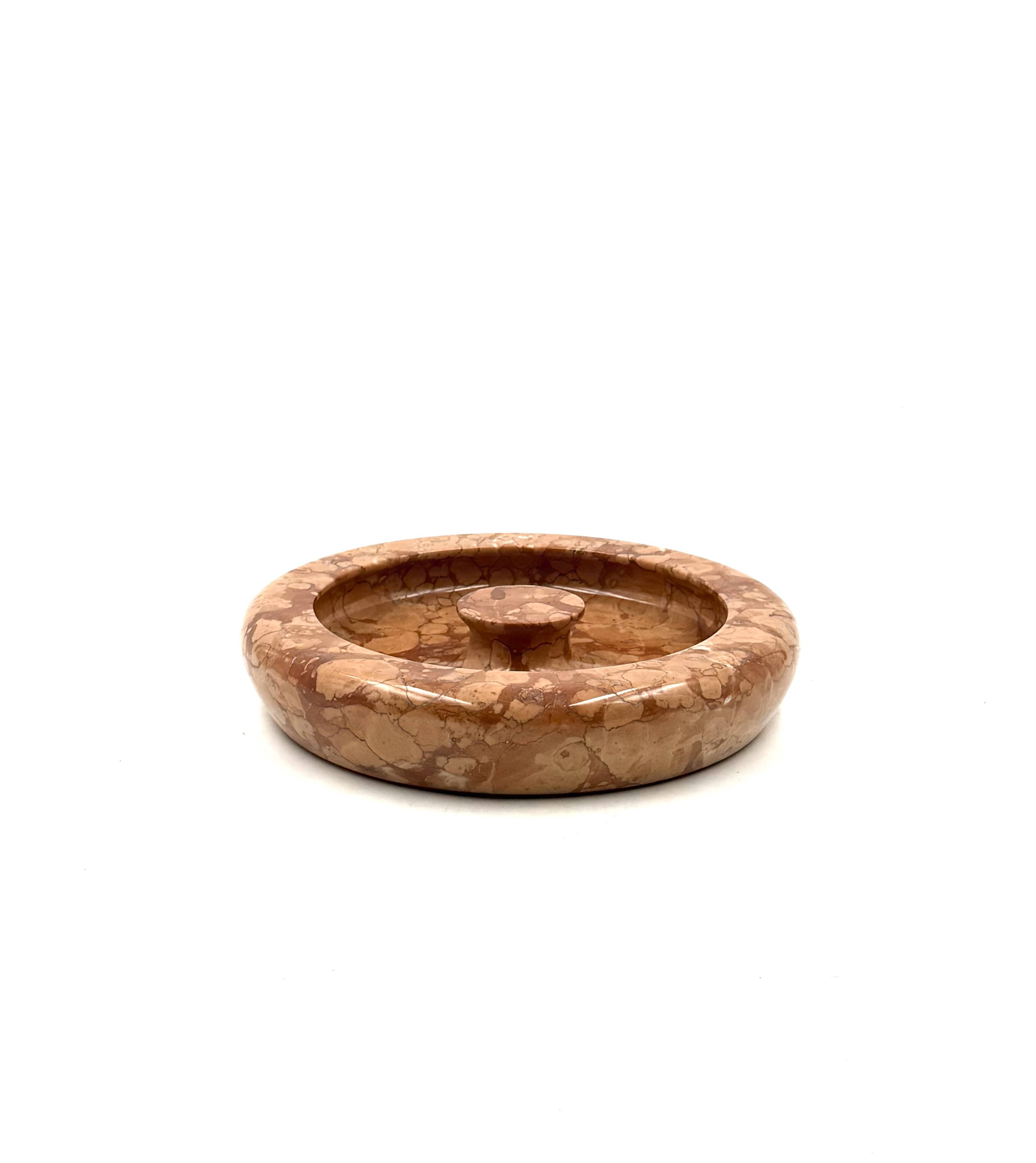 Angelo Mangiarotti style red marble centerpiece / bowl, Knoll Int. Italy 1970s