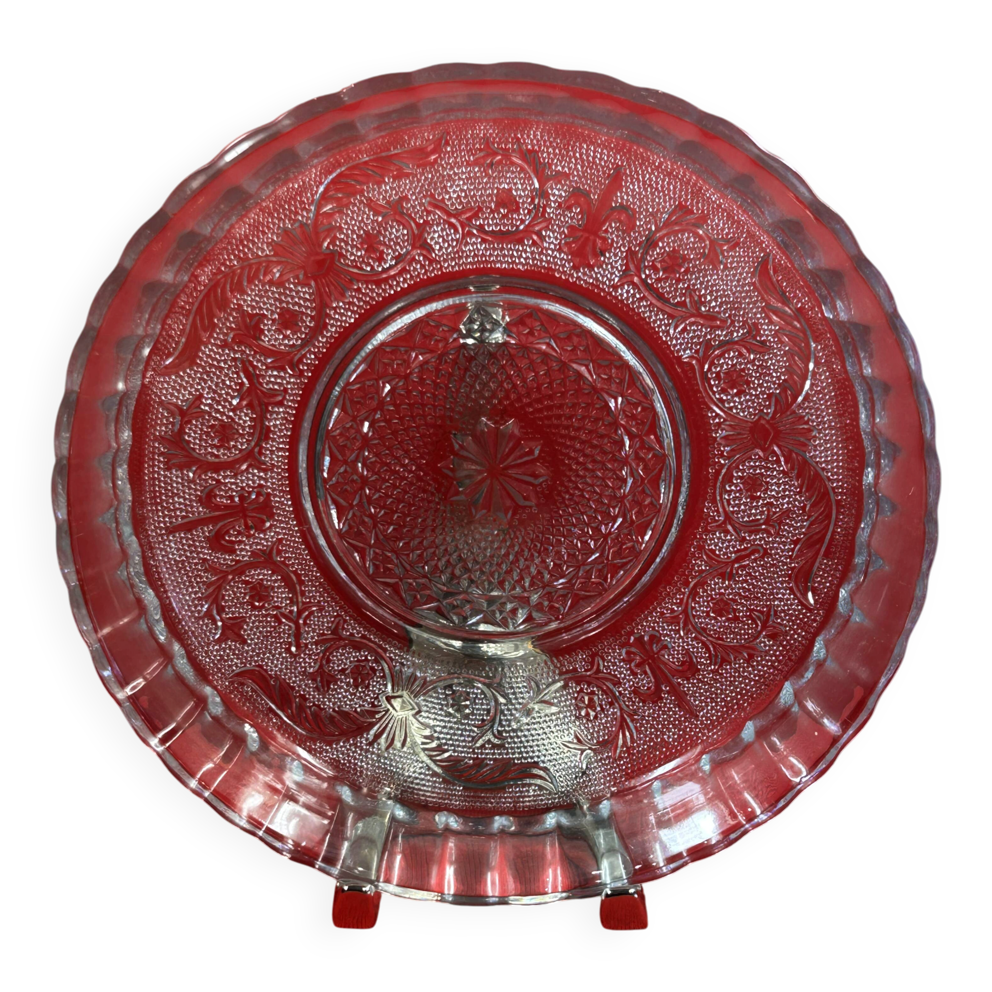 Large glass dish - Decorated with scrolls and lilies