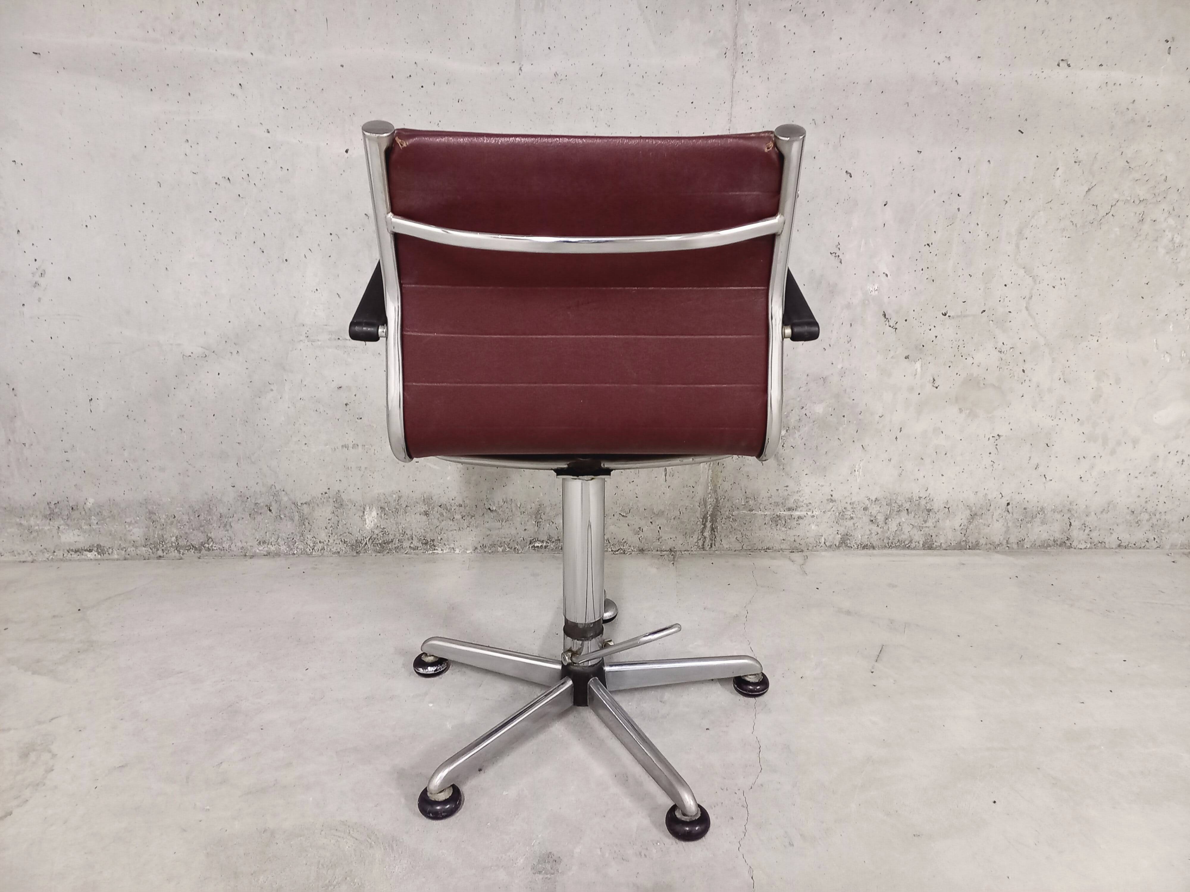Swivel office chair in chrome-plated metal 70s